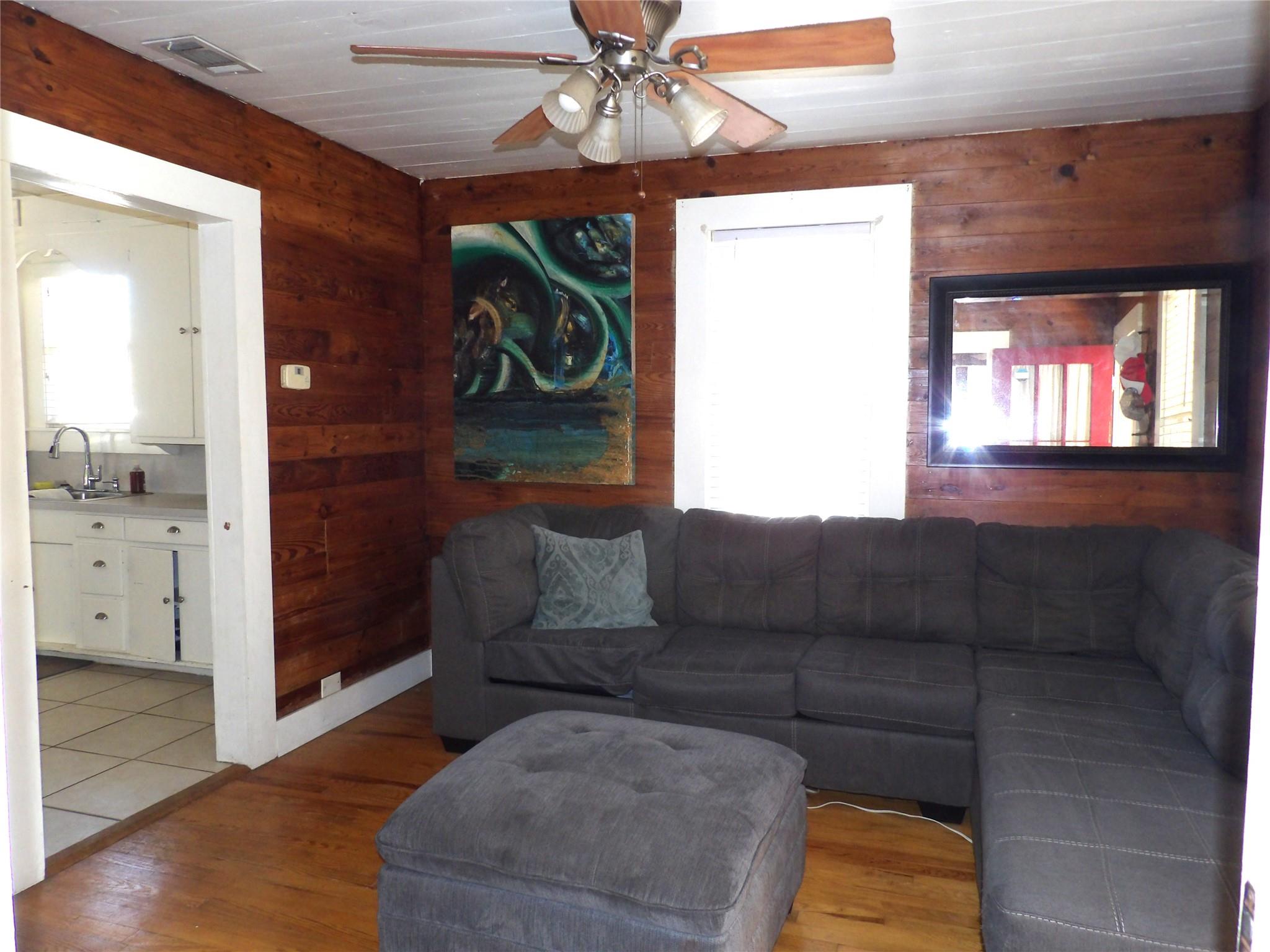 459 E Commerce St, New Braunfels, TX 78130