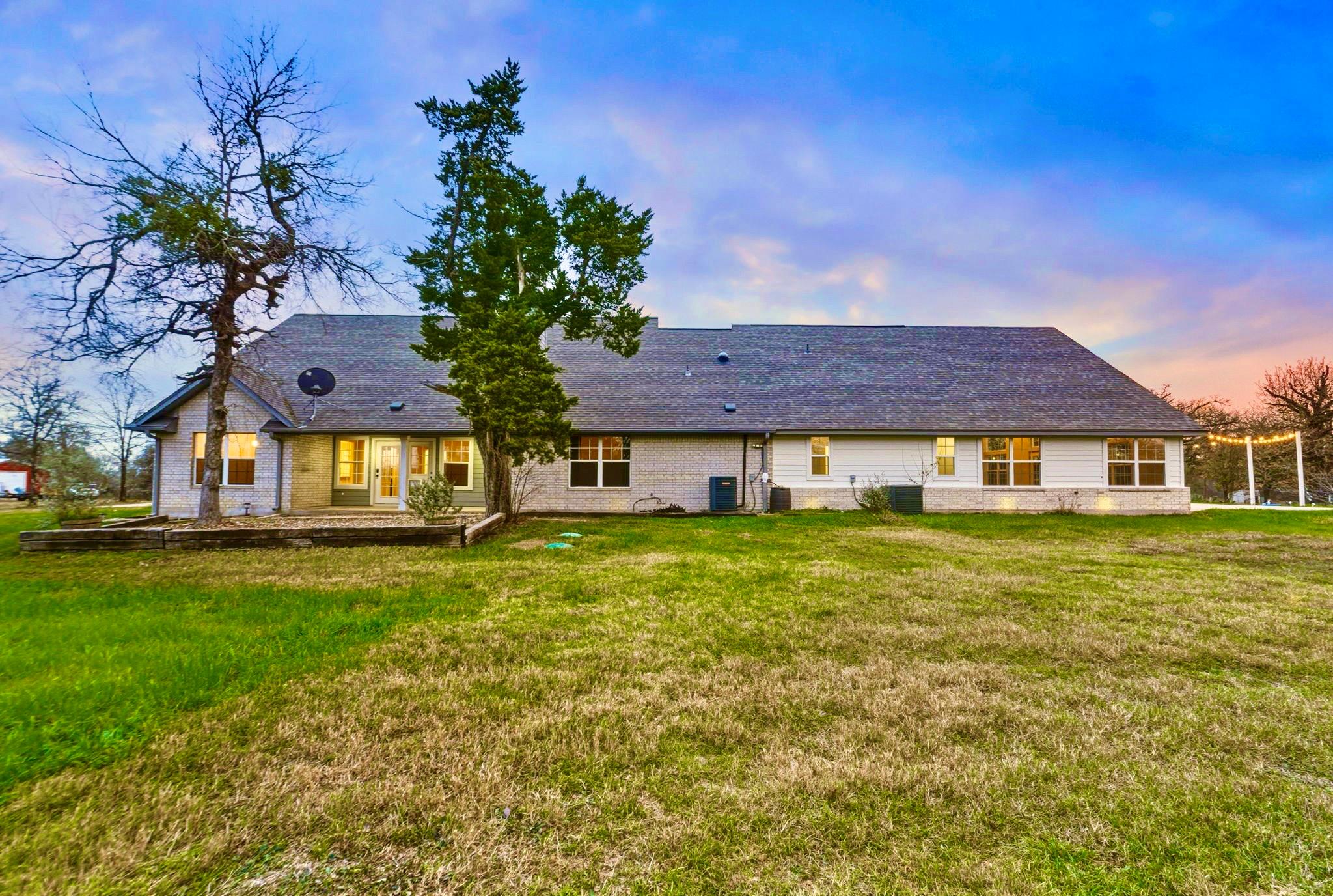 20808 Sandy Brown Ln, Webberville, TX 78621