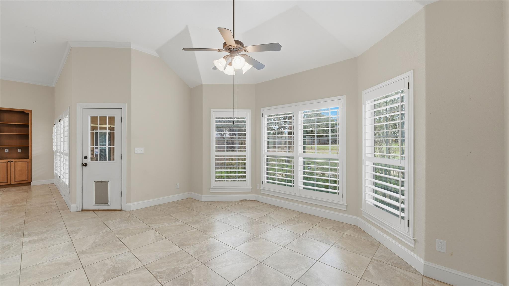 905 Mountain Dr, San Marcos, TX 78666