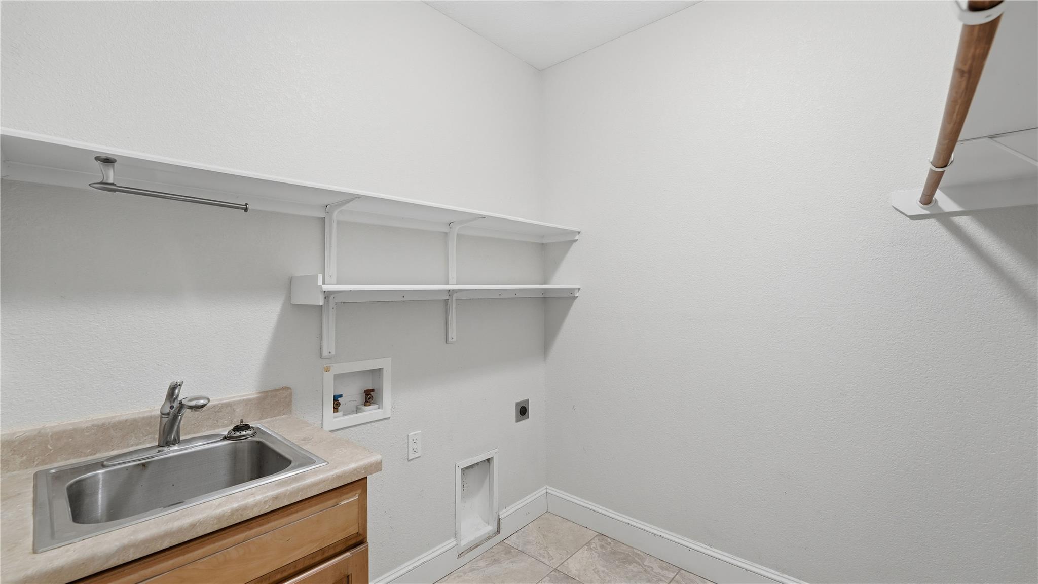 905 Mountain Dr, San Marcos, TX 78666