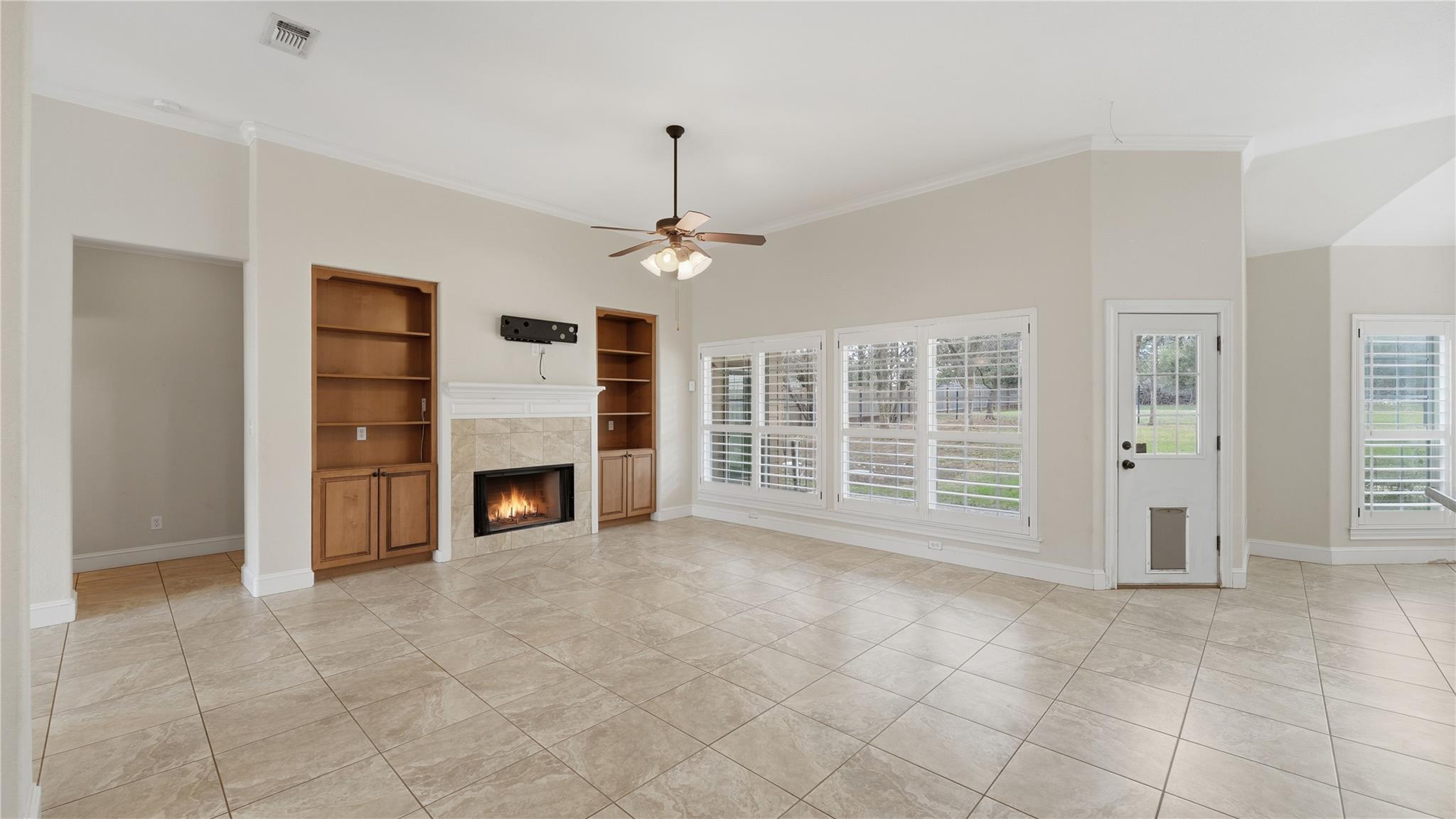 905 Mountain Dr, San Marcos, TX 78666