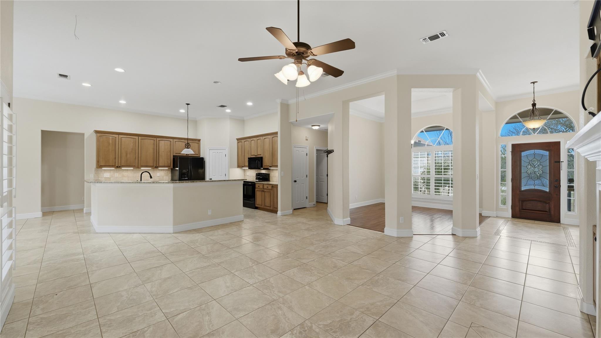 905 Mountain Dr, San Marcos, TX 78666