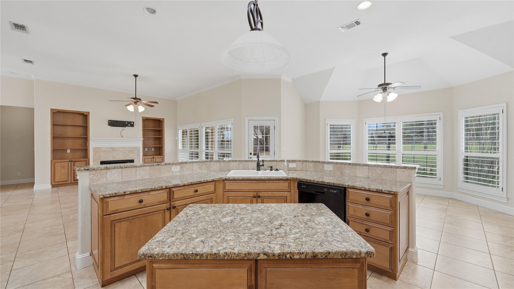 905 Mountain Dr, San Marcos, TX 78666