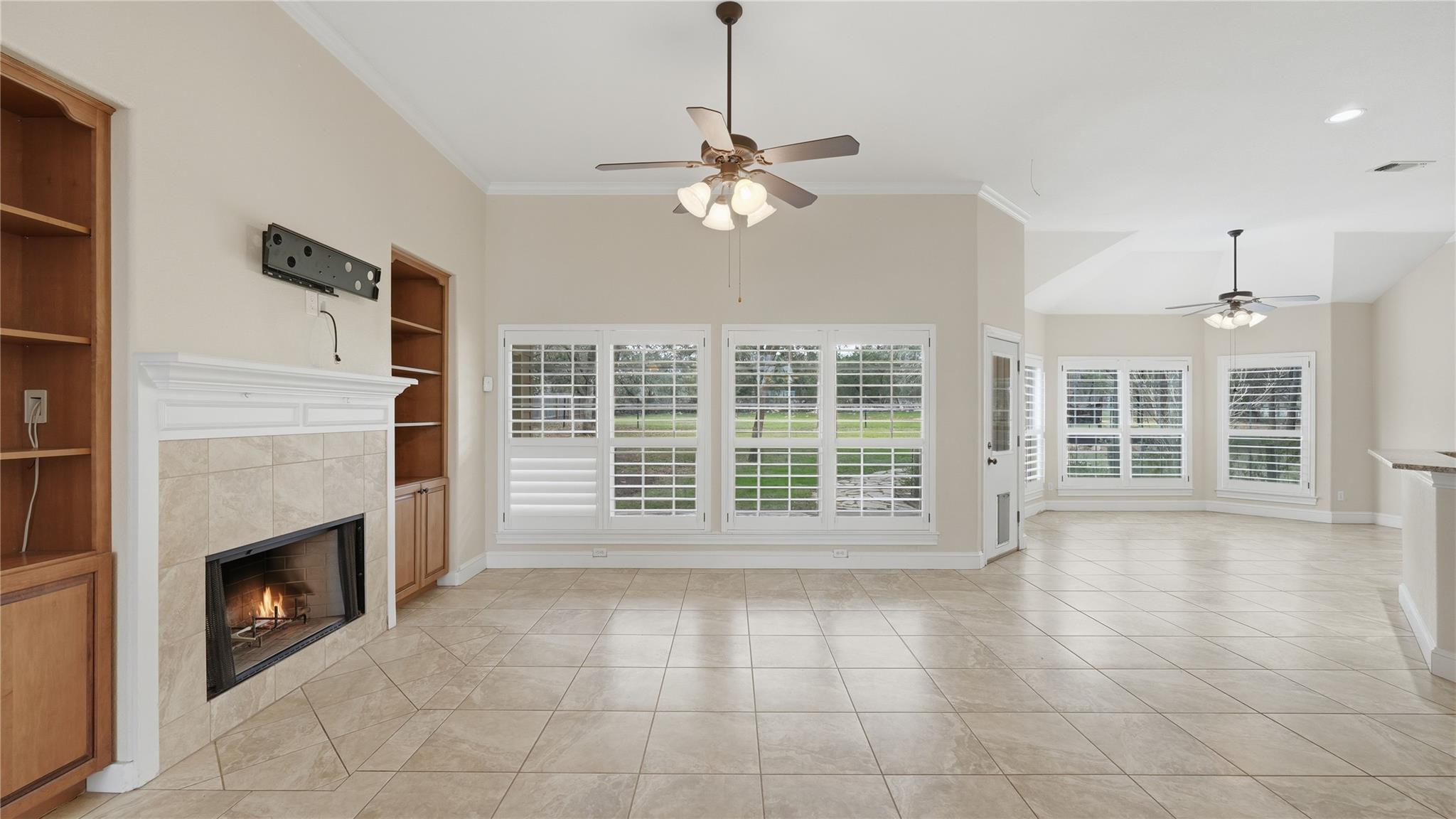 905 Mountain Dr, San Marcos, TX 78666