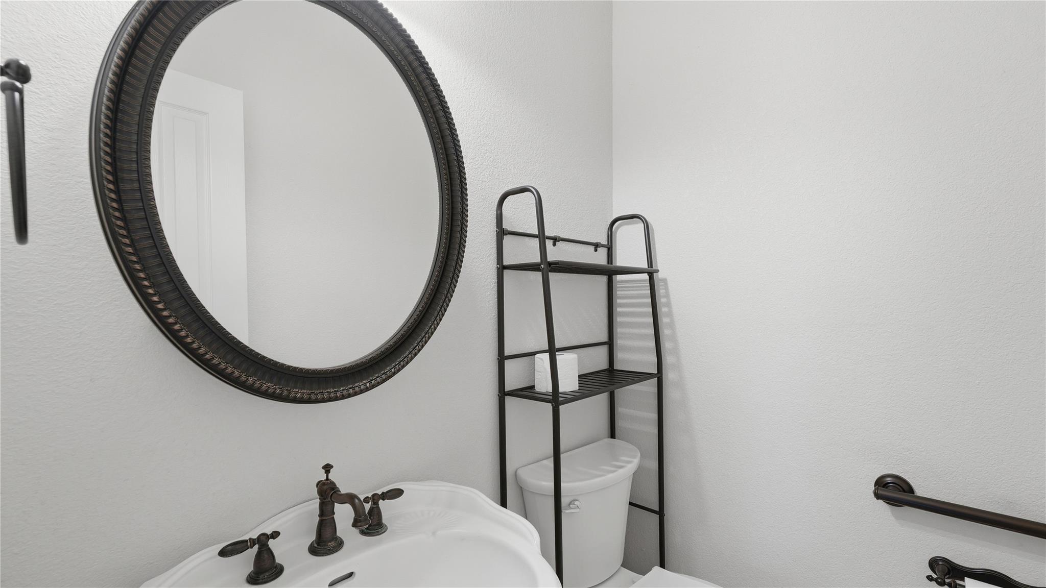 905 Mountain Dr, San Marcos, TX 78666