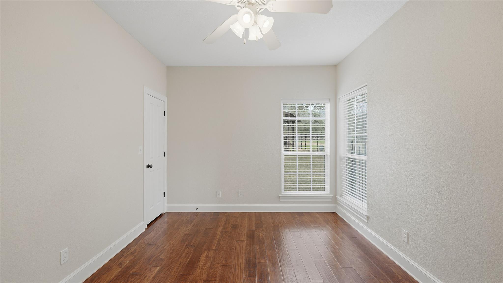 905 Mountain Dr, San Marcos, TX 78666