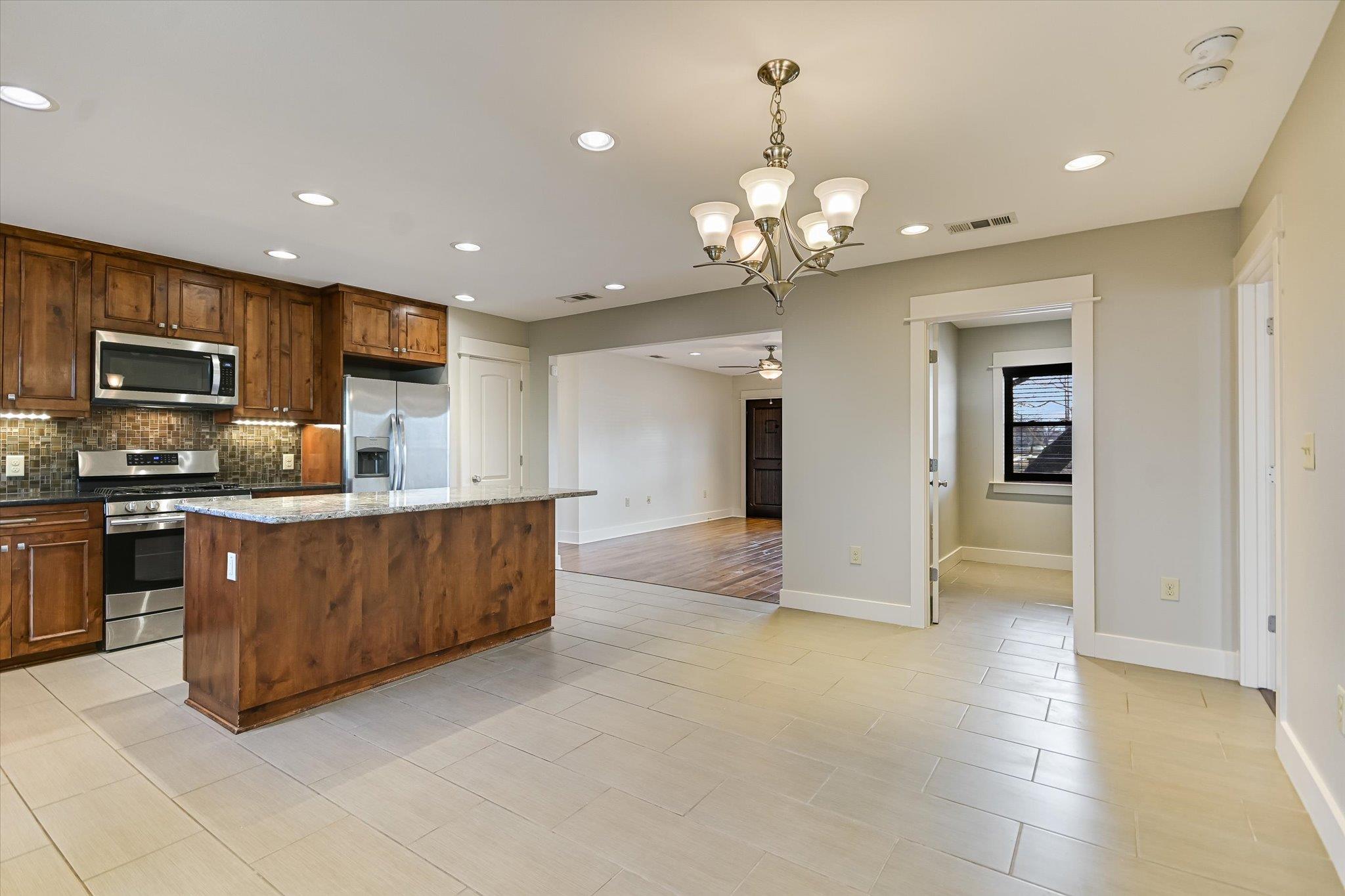 1300 Morgan Ln, Austin, TX 78704