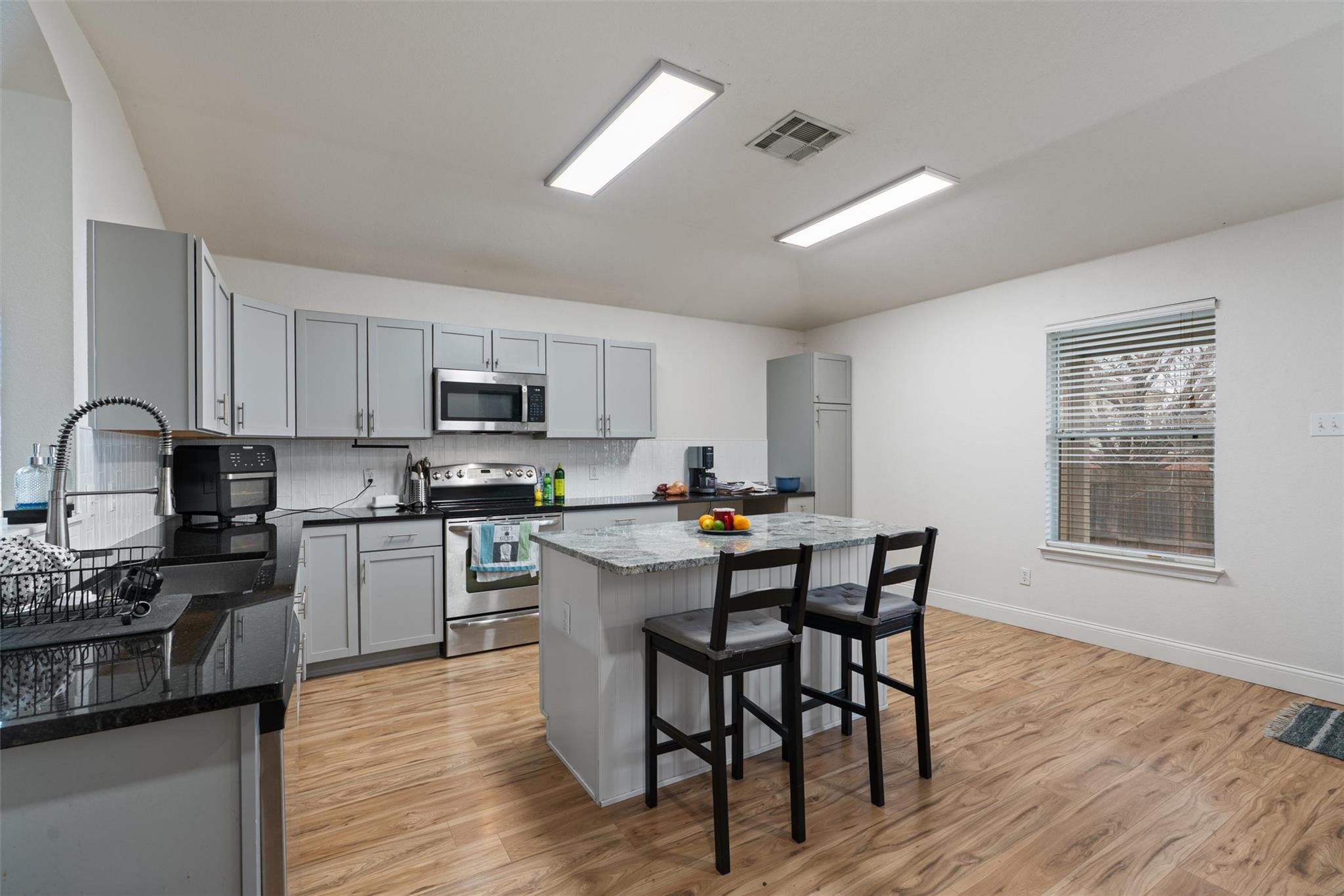 208 Banner Ave, Leander, TX 78641