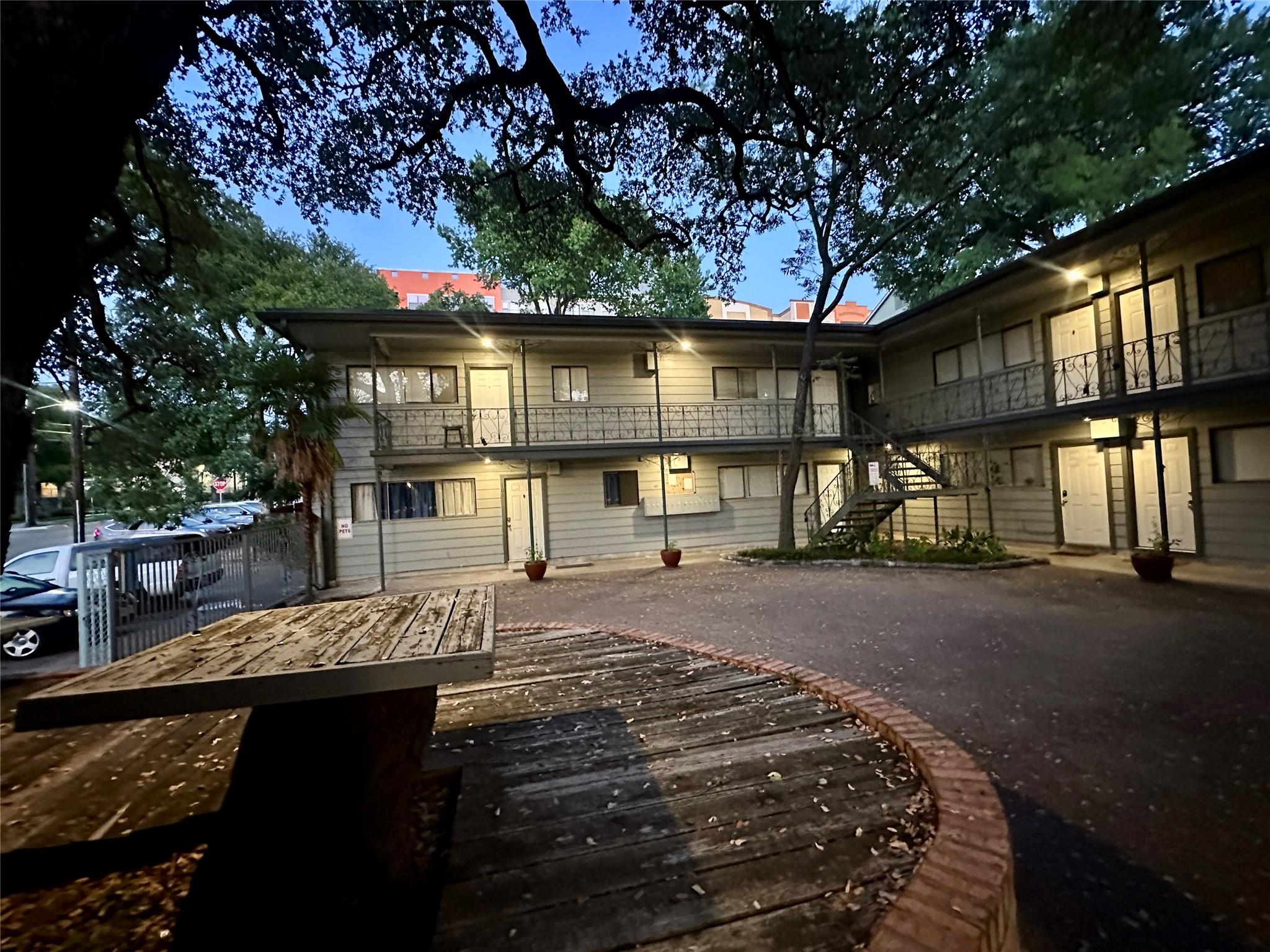 803 W 28th St # 106, Austin, TX 78705