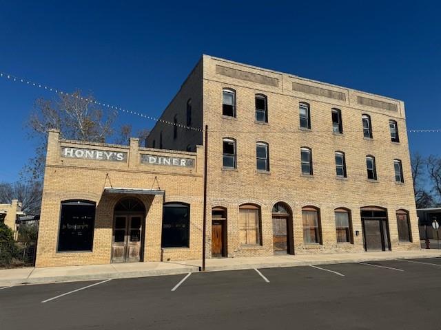 111 NE 2nd St NE, Smithville, TX 78957