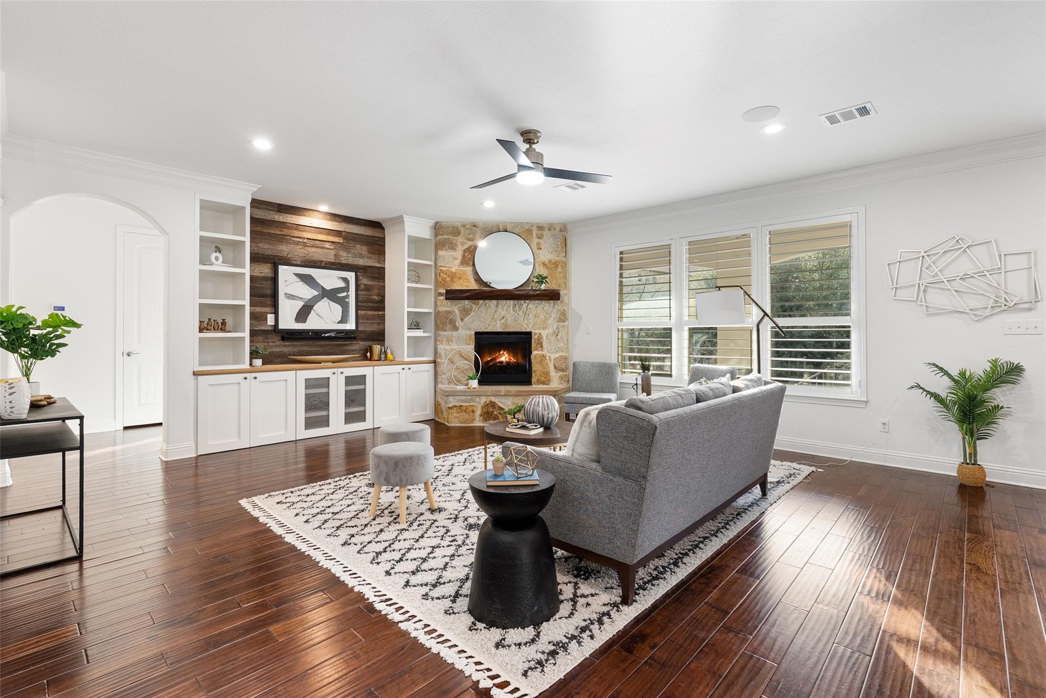 302 Duffy Ln, Lakeway, TX 78738