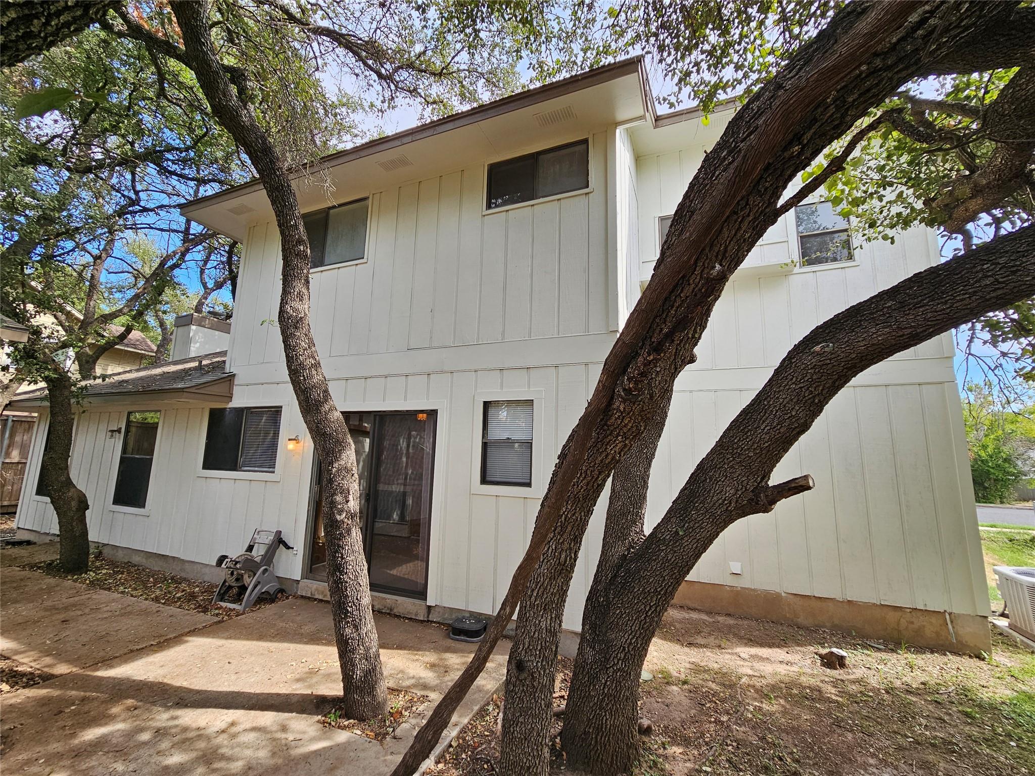 13102 Briar Hollow Dr, Austin, TX 78729