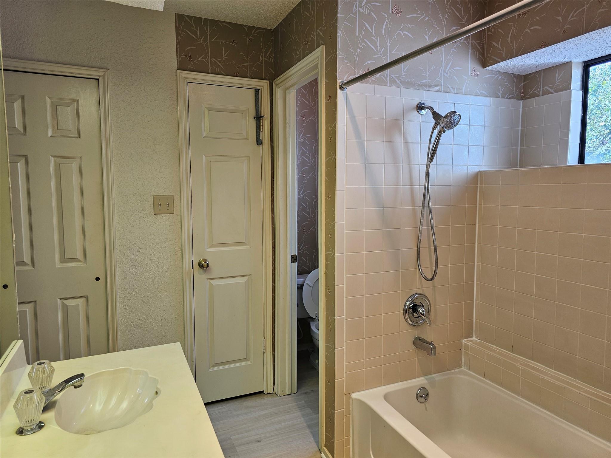 13102 Briar Hollow Dr, Austin, TX 78729