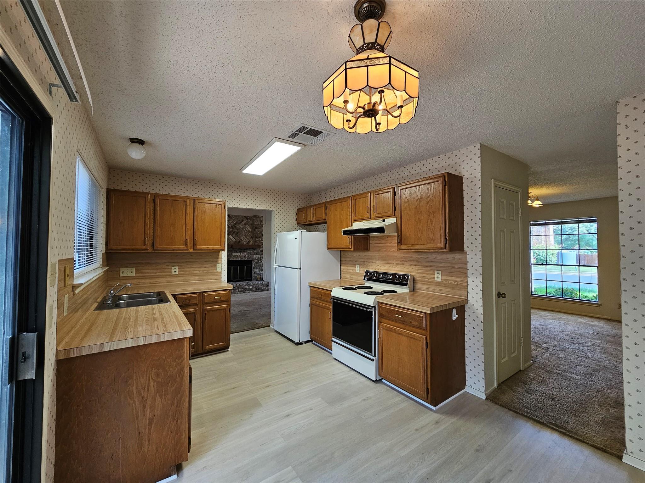 13102 Briar Hollow Dr, Austin, TX 78729