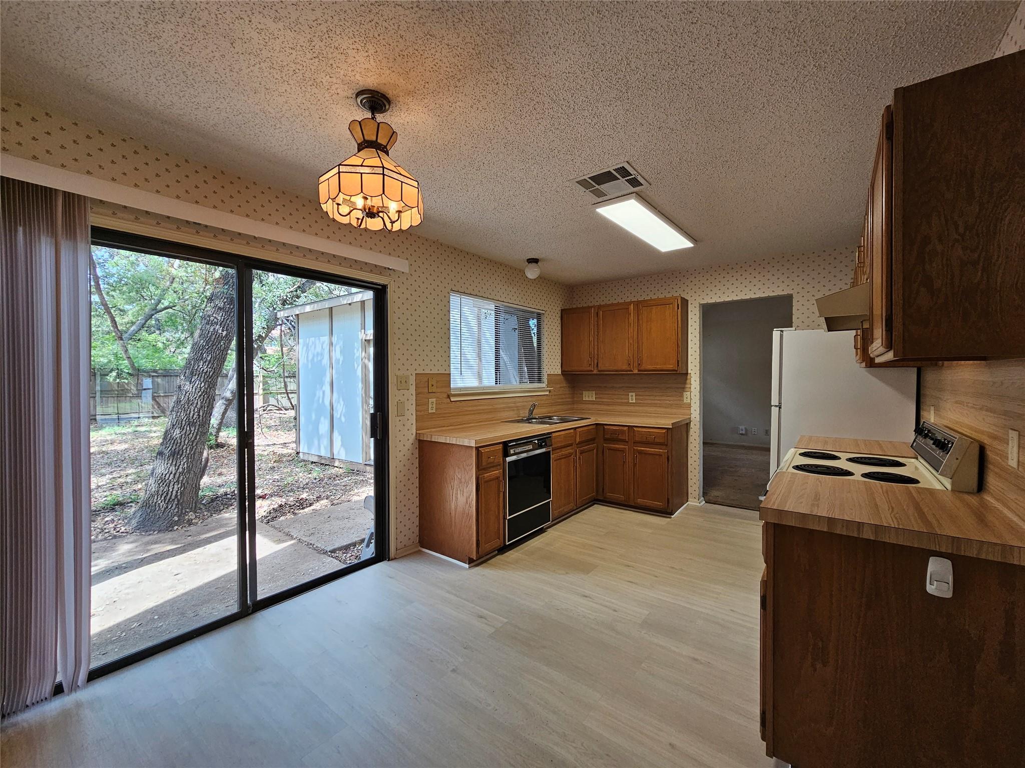 13102 Briar Hollow Dr, Austin, TX 78729