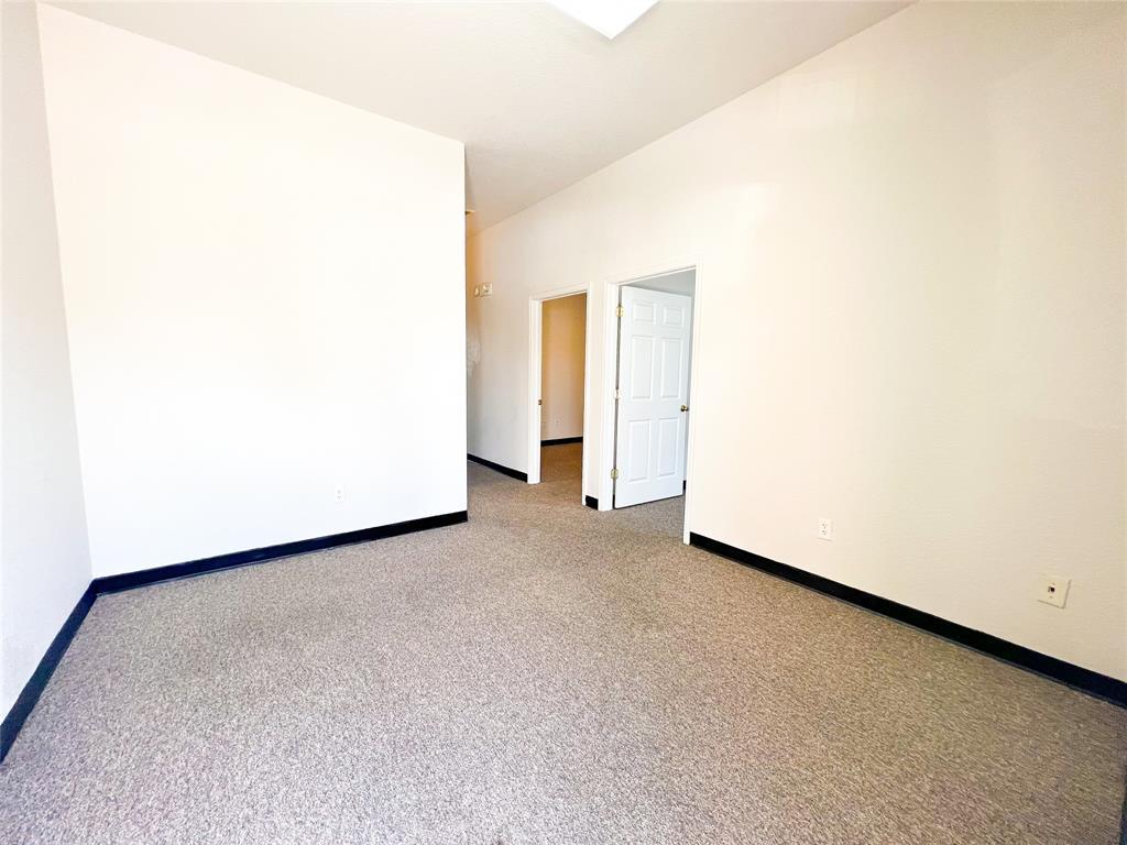 595 ROUND ROCK WEST Dr # 304, Round Rock, TX 78681