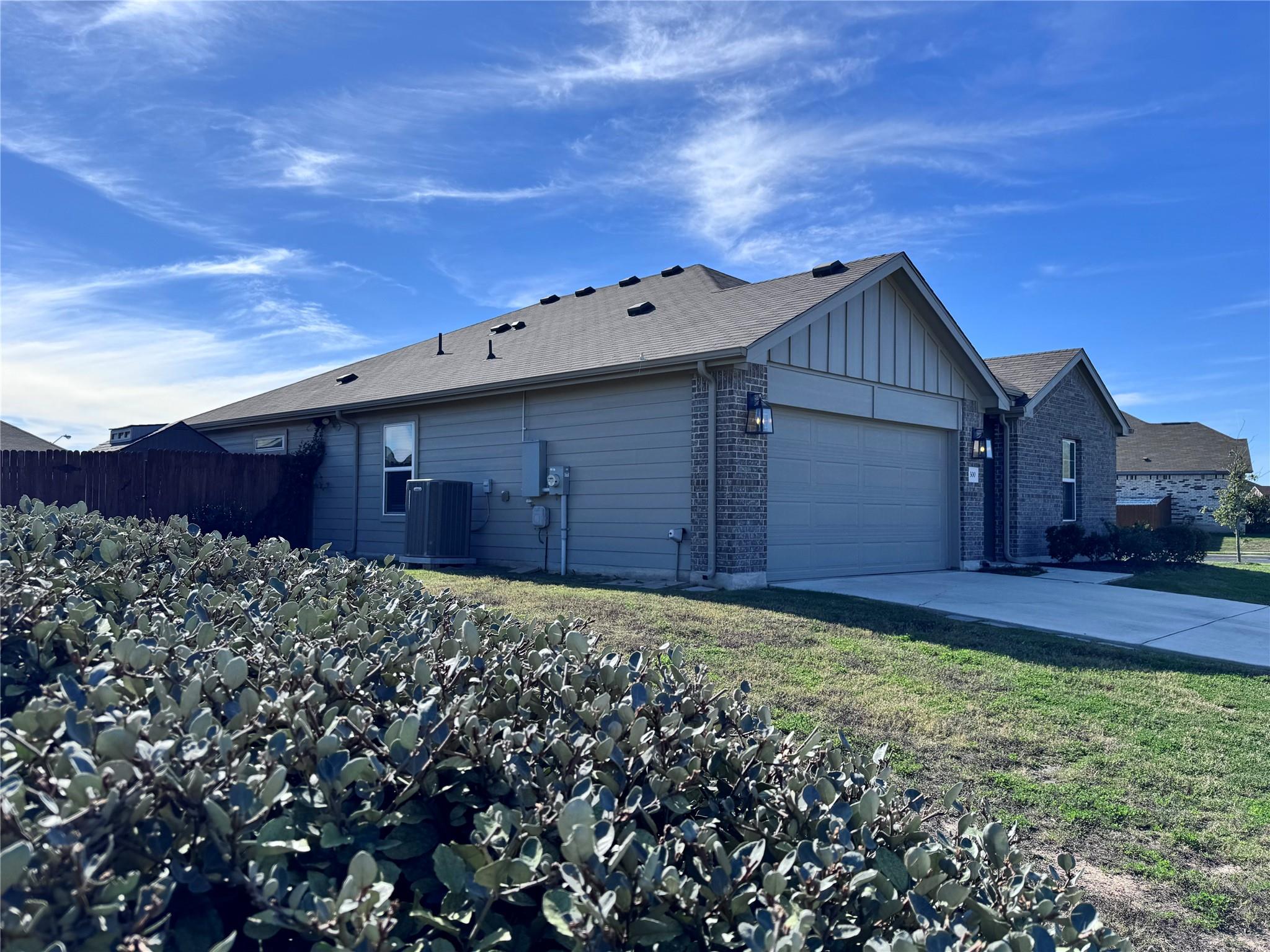 300 Colthorpe Ln, Hutto, TX 78634