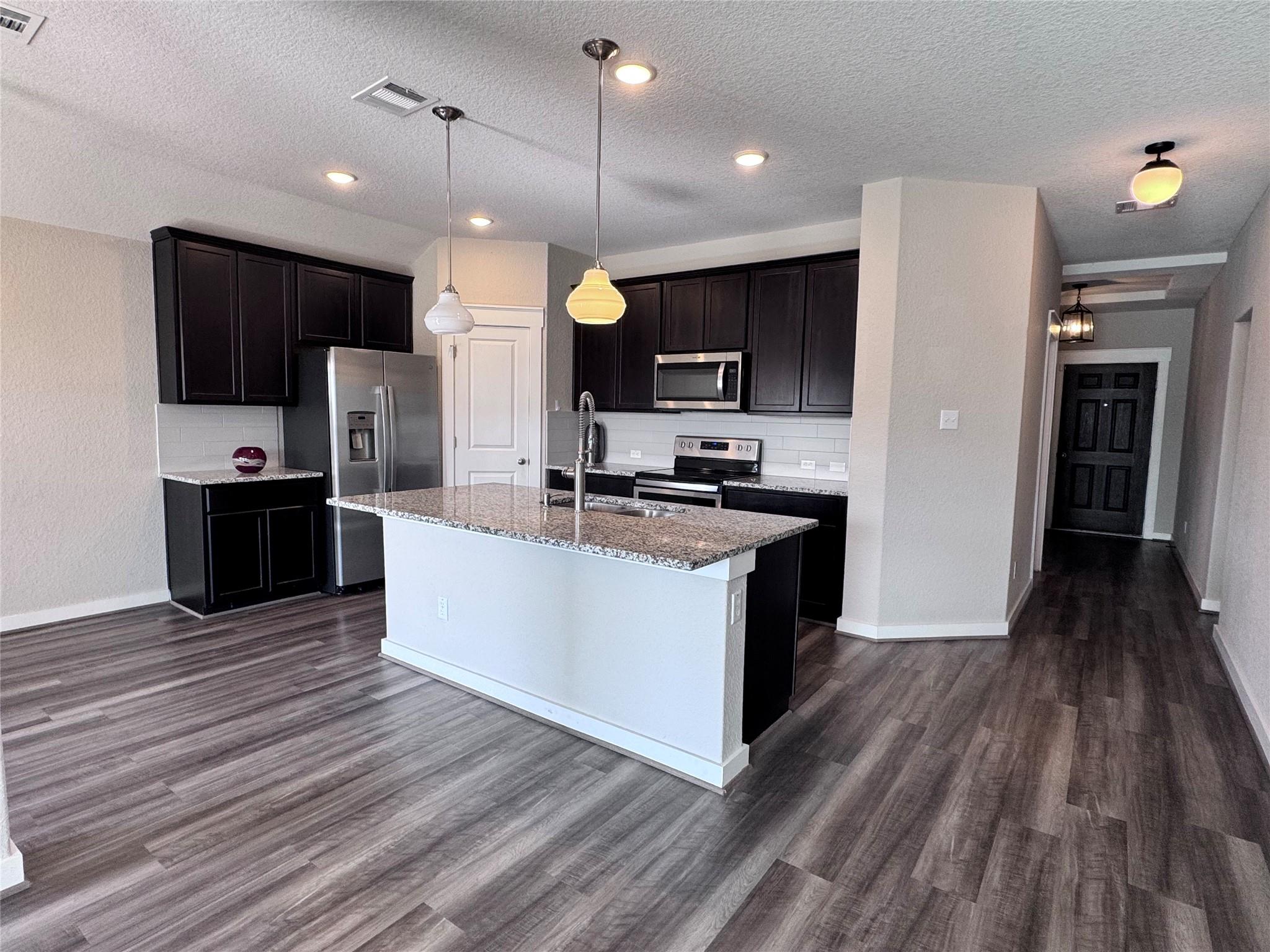 300 Colthorpe Ln, Hutto, TX 78634