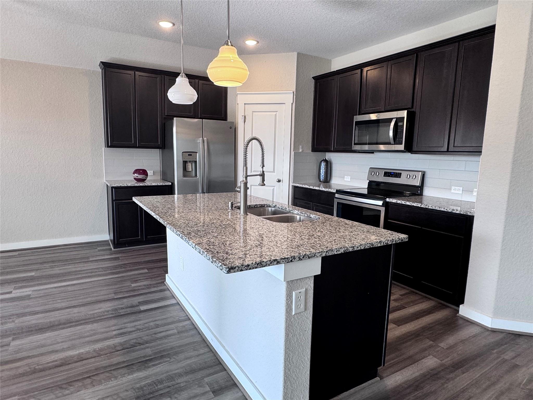 300 Colthorpe Ln, Hutto, TX 78634