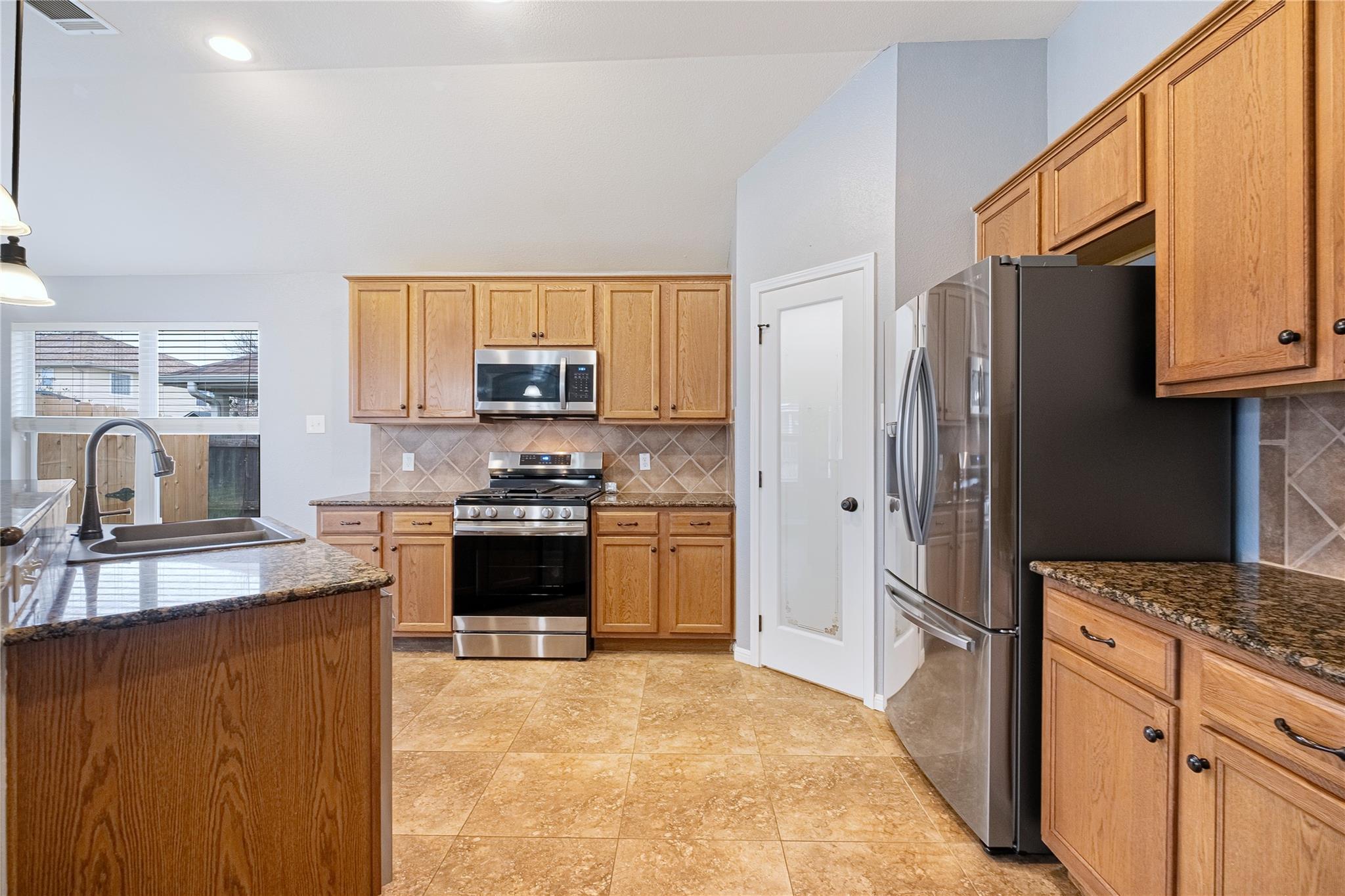 1214 Utopia Ln, Hutto, TX 78634