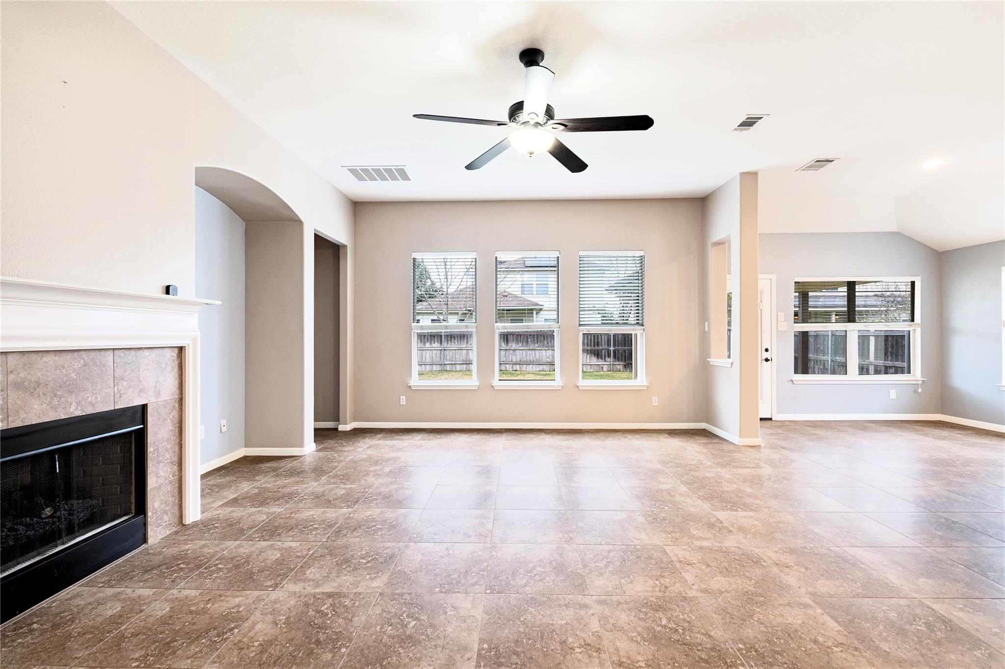 1214 Utopia Ln, Hutto, TX 78634