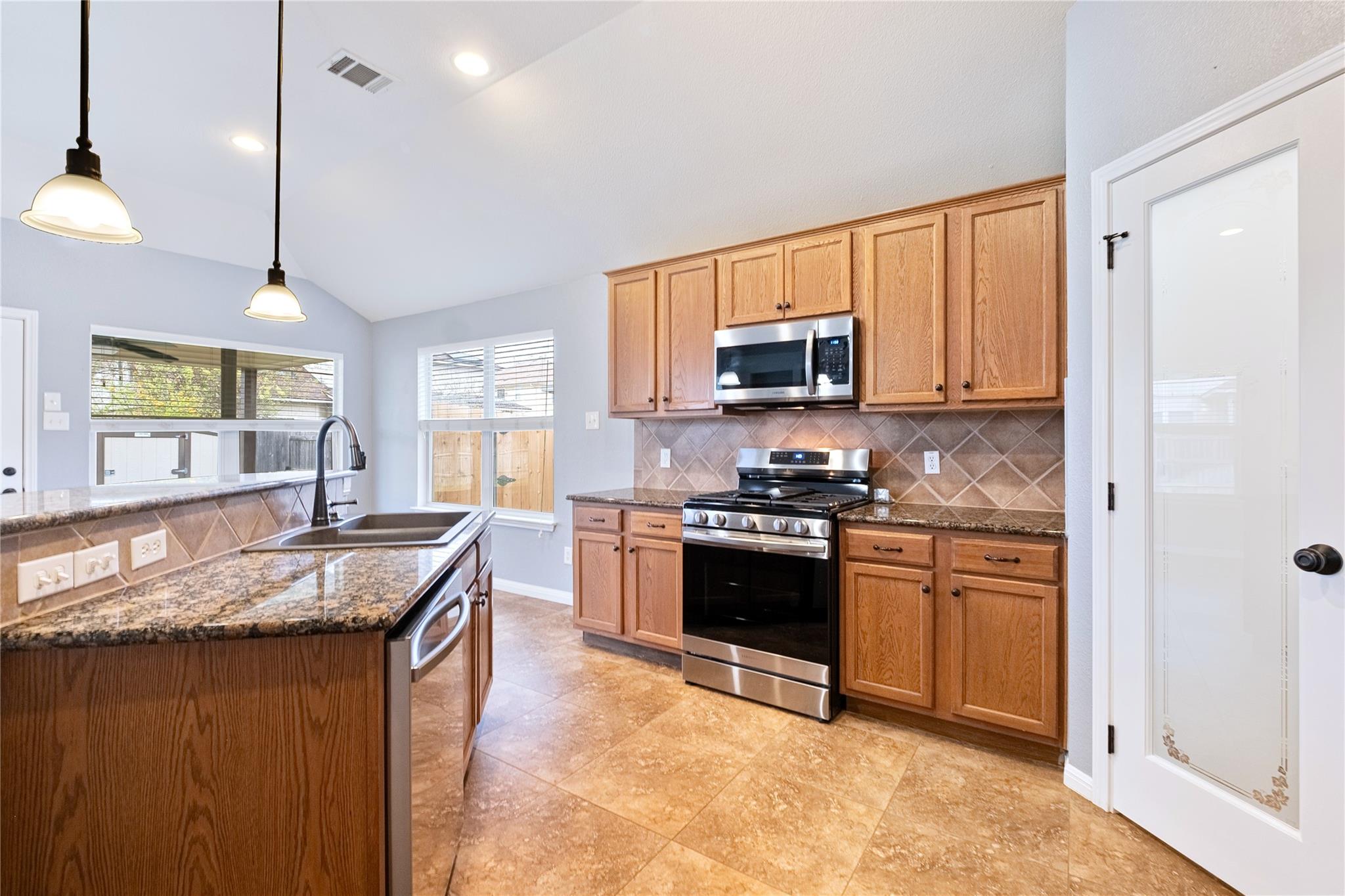 1214 Utopia Ln, Hutto, TX 78634