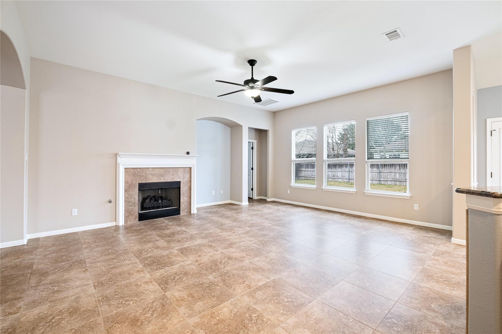 1214 Utopia Ln, Hutto, TX 78634