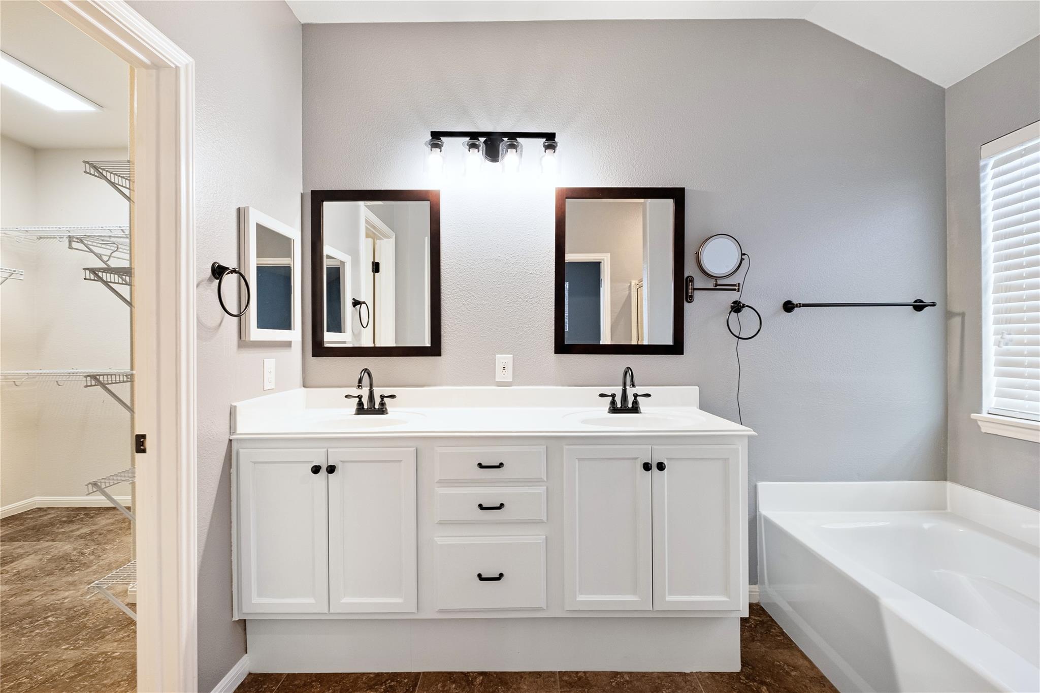 1214 Utopia Ln, Hutto, TX 78634