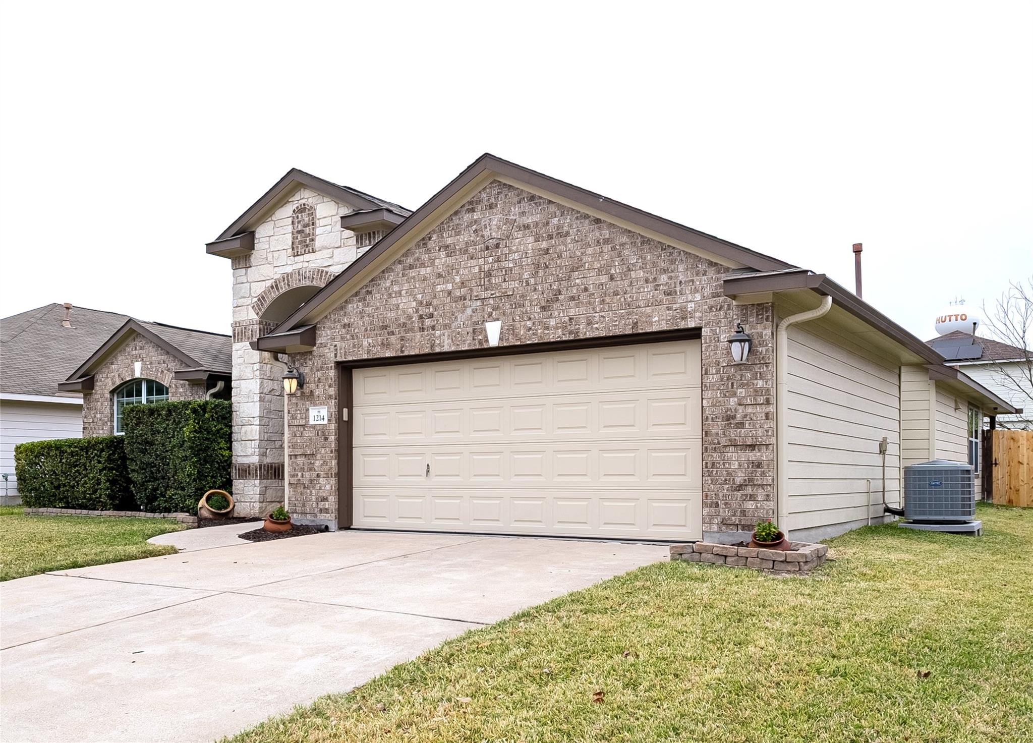 1214 Utopia Ln, Hutto, TX 78634
