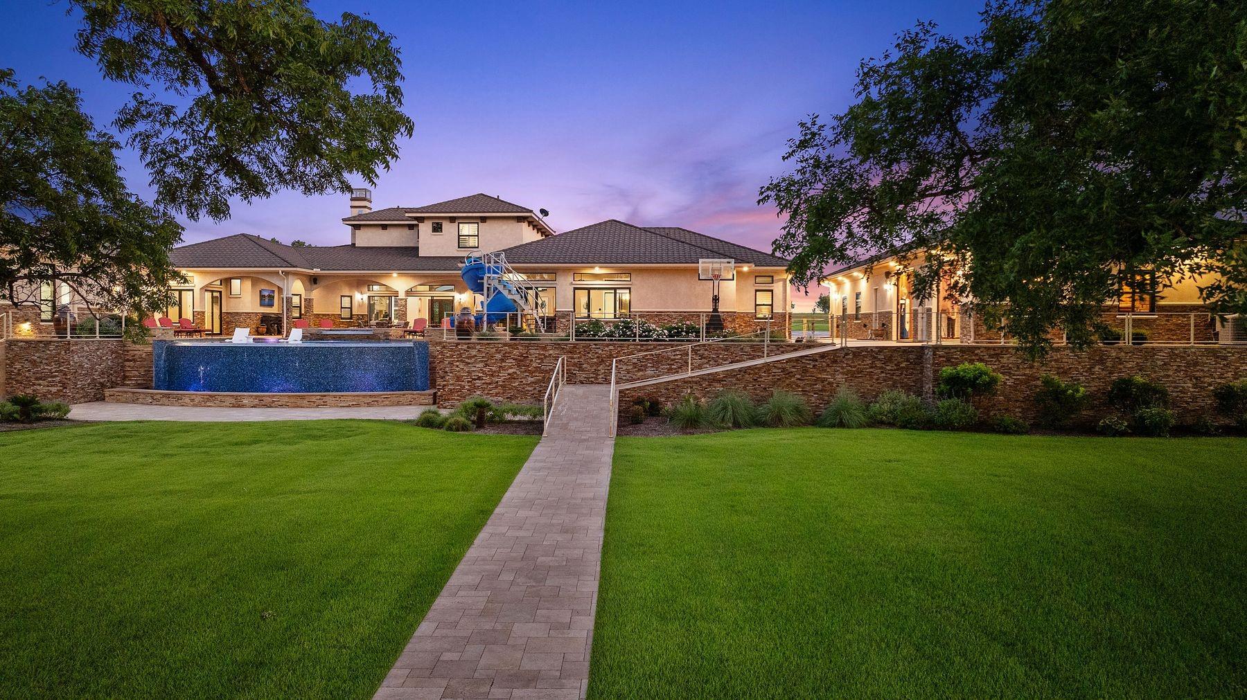 911 Legends Pkwy, Kingsland, TX 78639