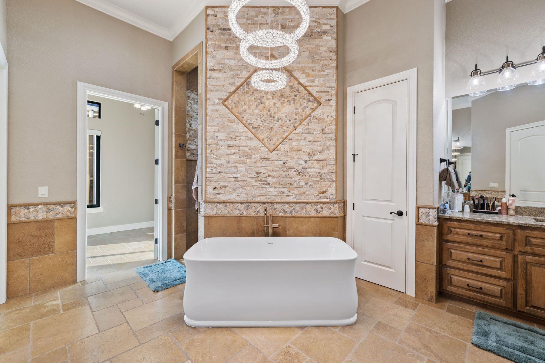 911 Legends Pkwy, Kingsland, TX 78639