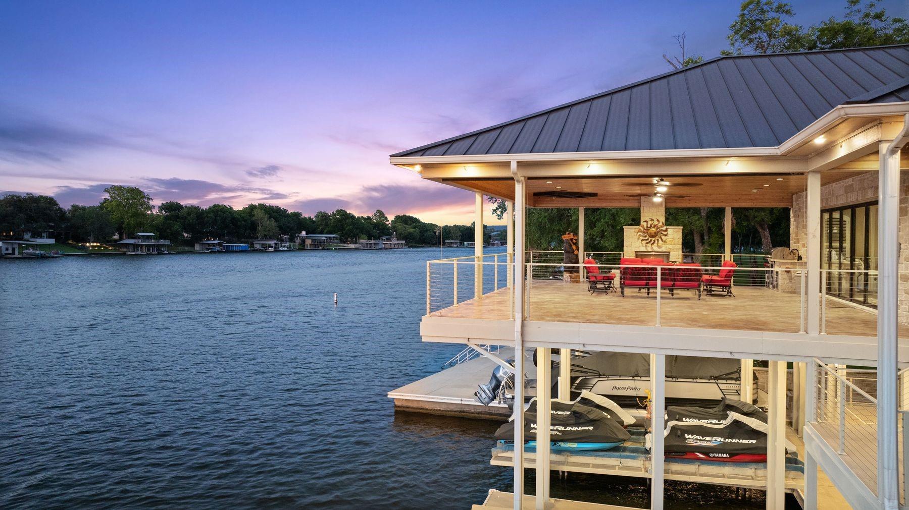 911 Legends Pkwy, Kingsland, TX 78639