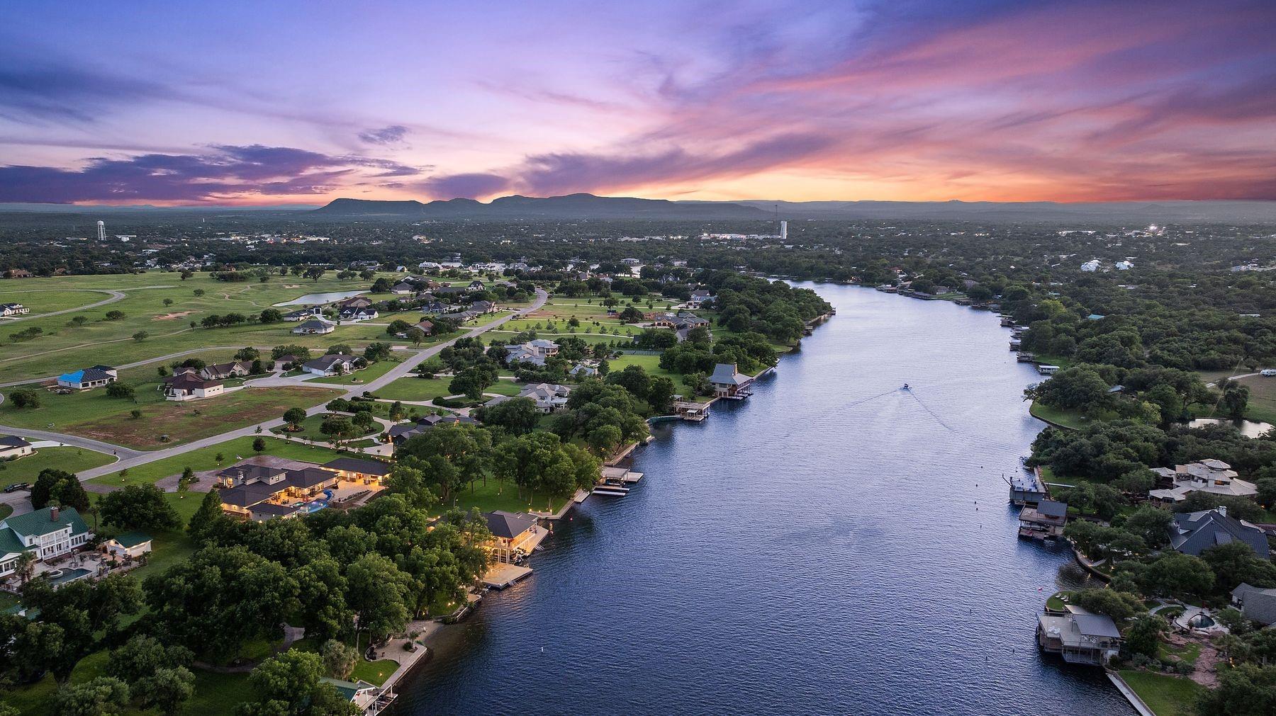 911 Legends Pkwy, Kingsland, TX 78639