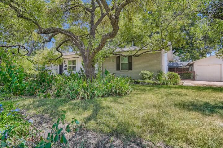 8605 Rock wood Ln # B, Austin, TX 78757