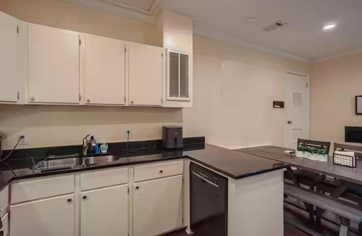 8605 Rock wood Ln # B, Austin, TX 78757