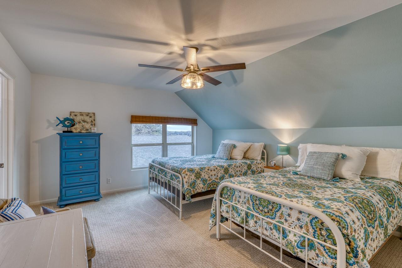 4118 River Oaks Dr, Kingsland, TX 78639