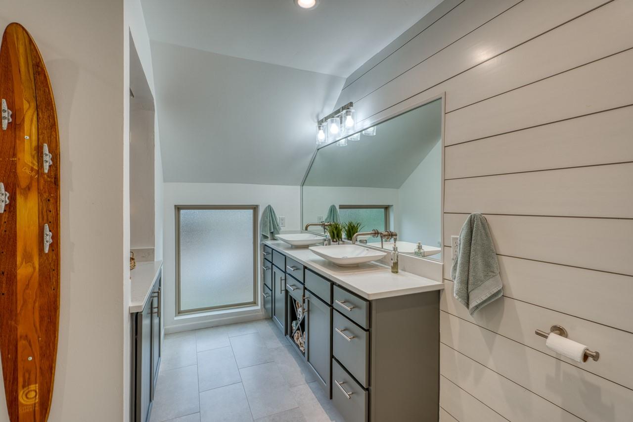 4118 River Oaks Dr, Kingsland, TX 78639