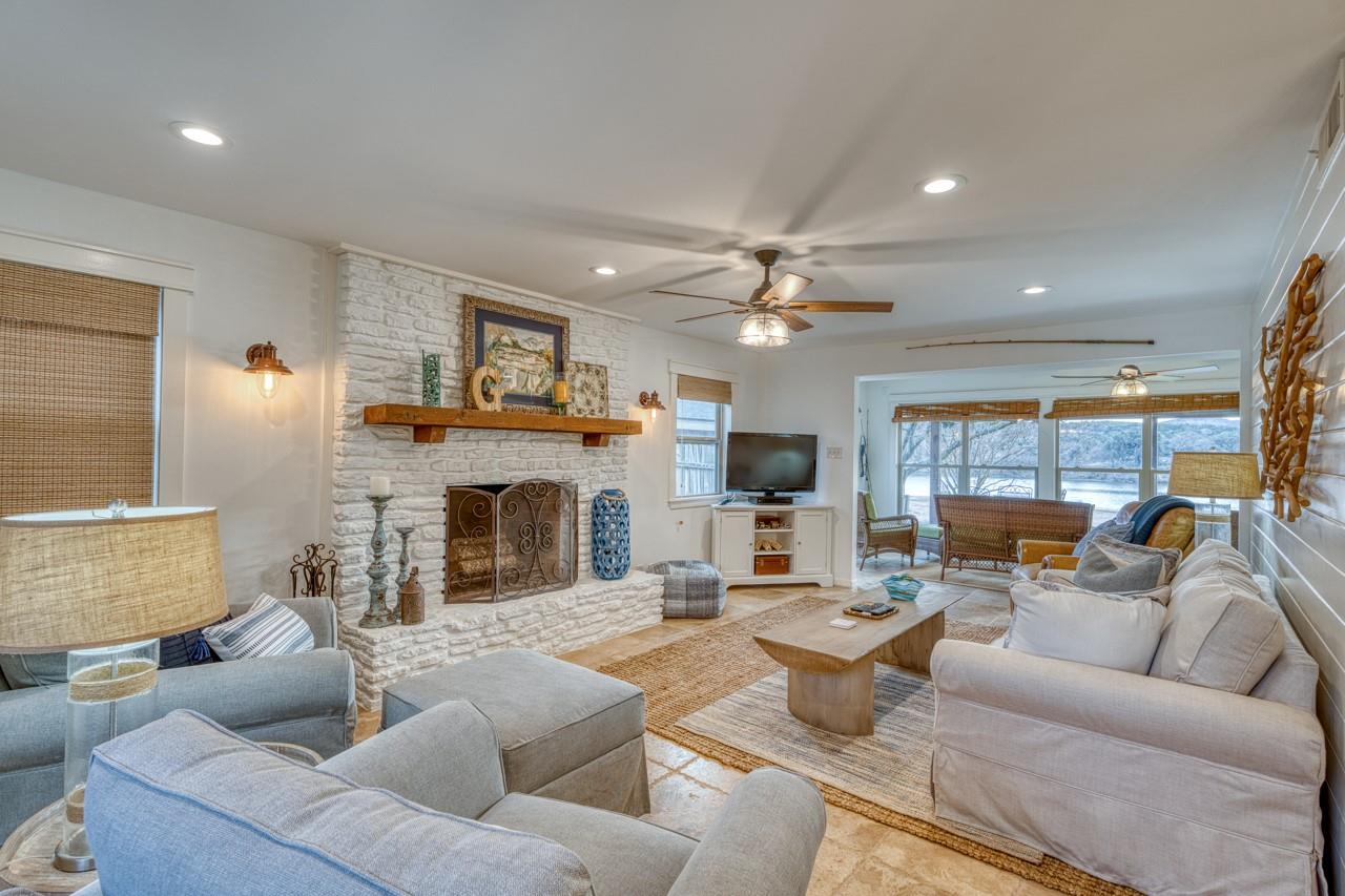 4118 River Oaks Dr, Kingsland, TX 78639