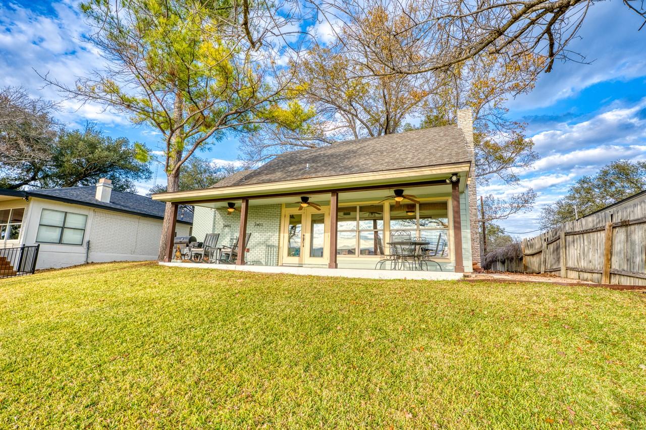 4118 River Oaks Dr, Kingsland, TX 78639