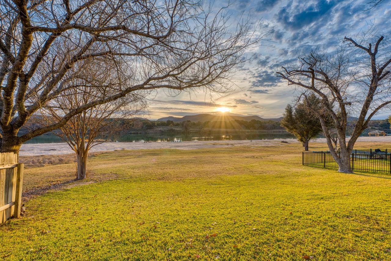 4118 River Oaks Dr, Kingsland, TX 78639