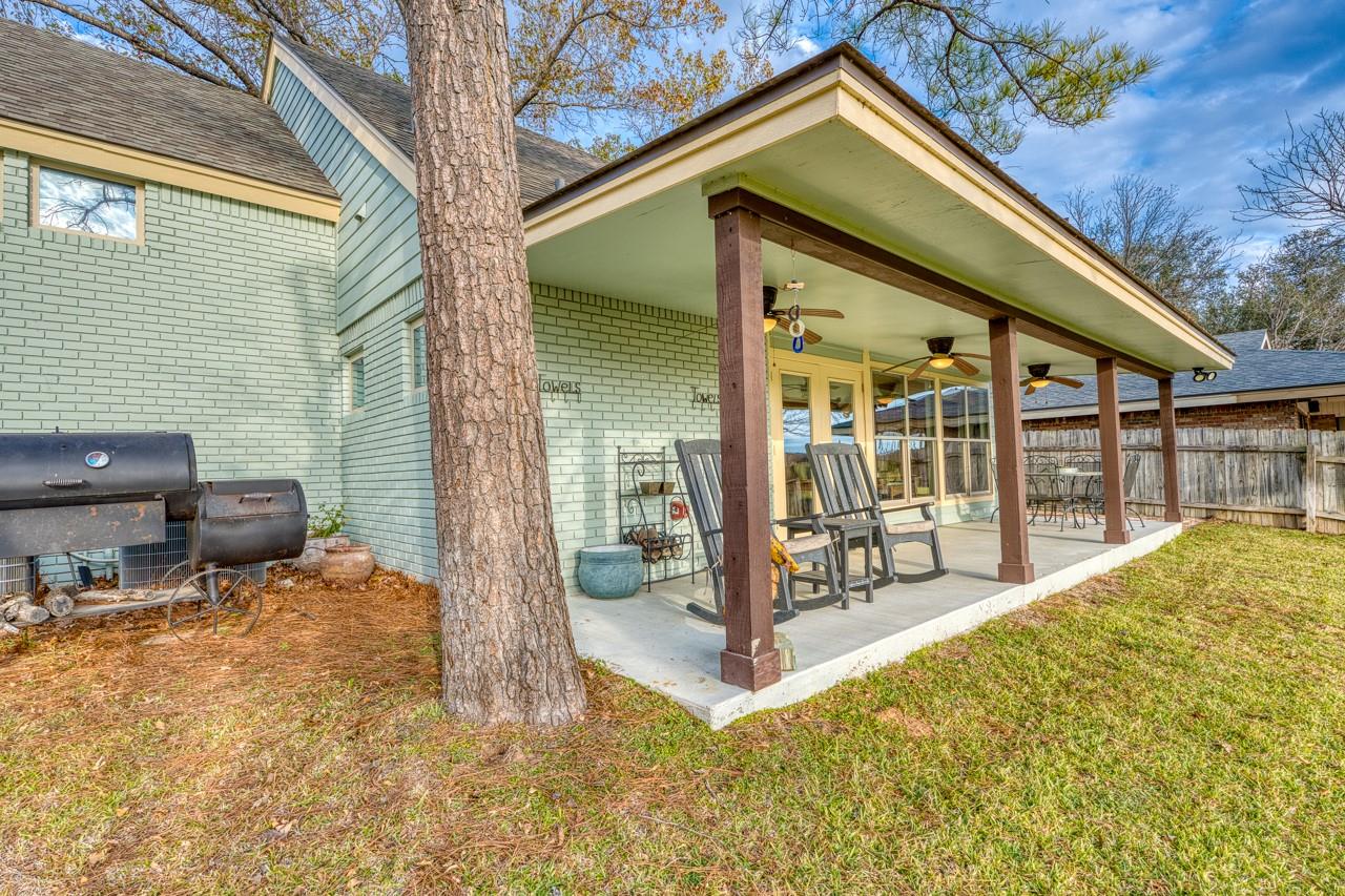 4118 River Oaks Dr, Kingsland, TX 78639