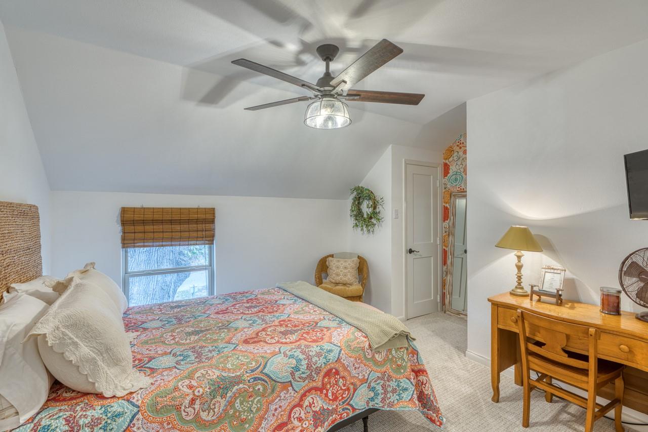 4118 River Oaks Dr, Kingsland, TX 78639