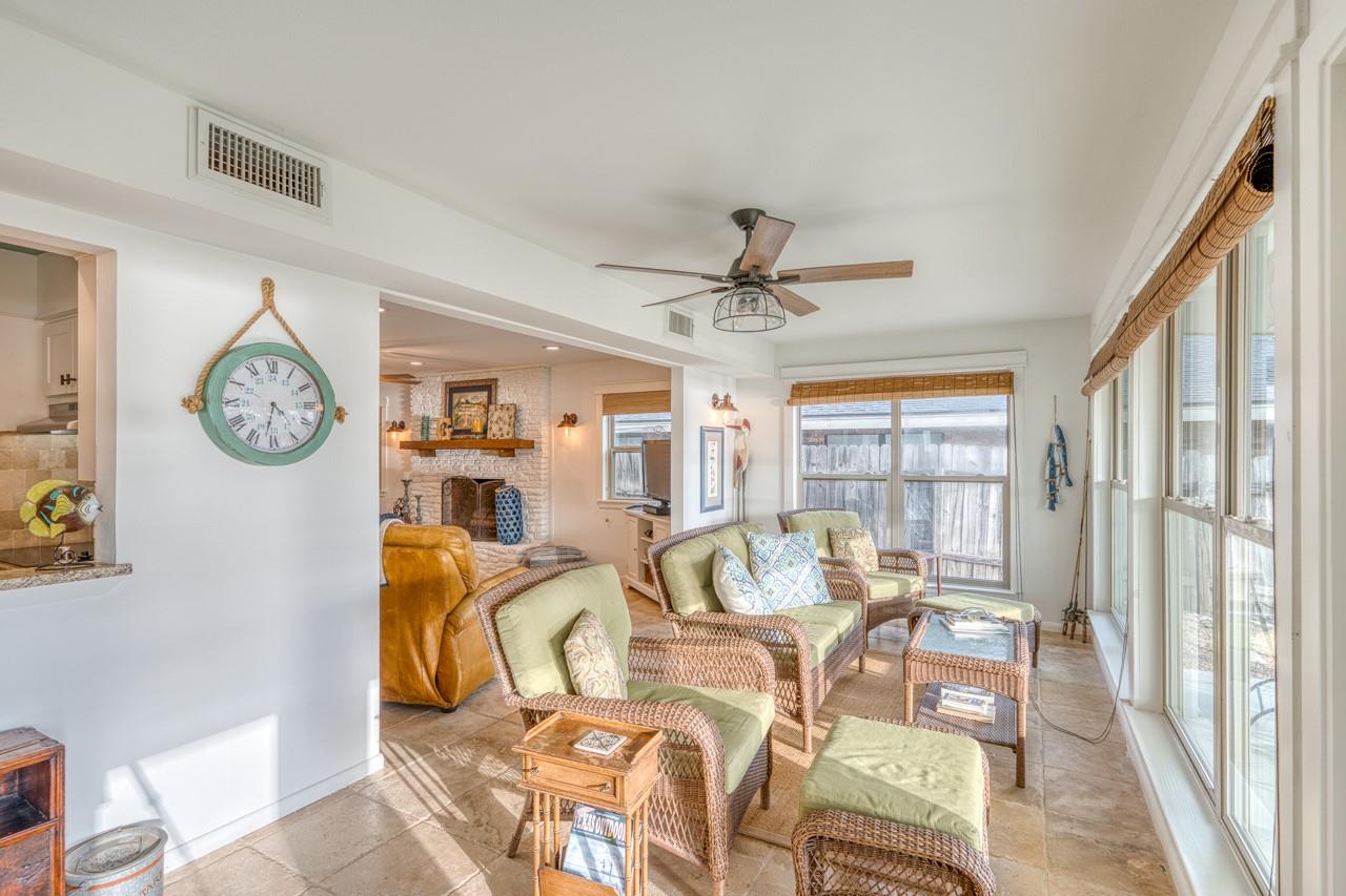 4118 River Oaks Dr, Kingsland, TX 78639