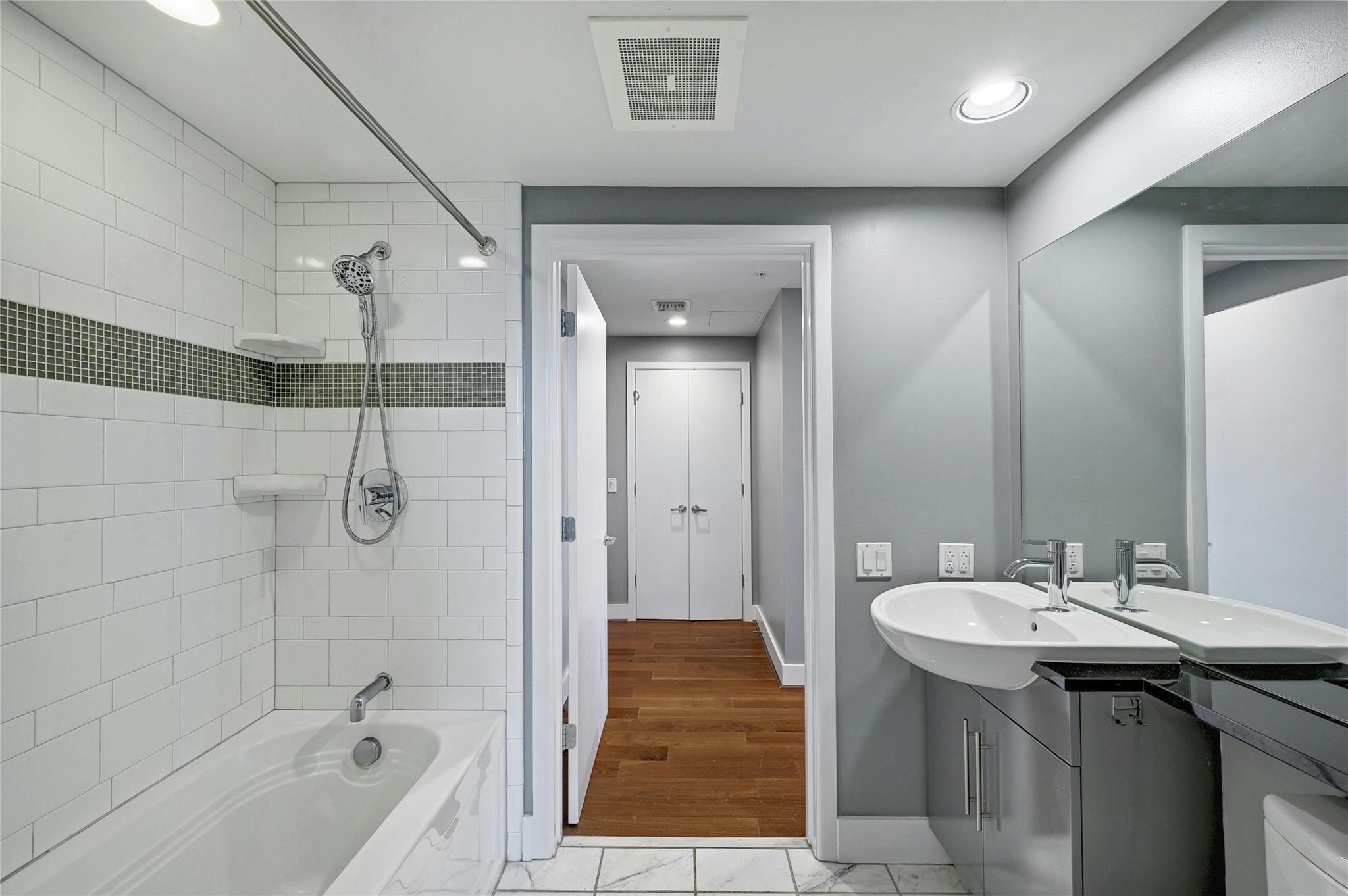 300 Bowie St # 2301, Austin, TX 78703