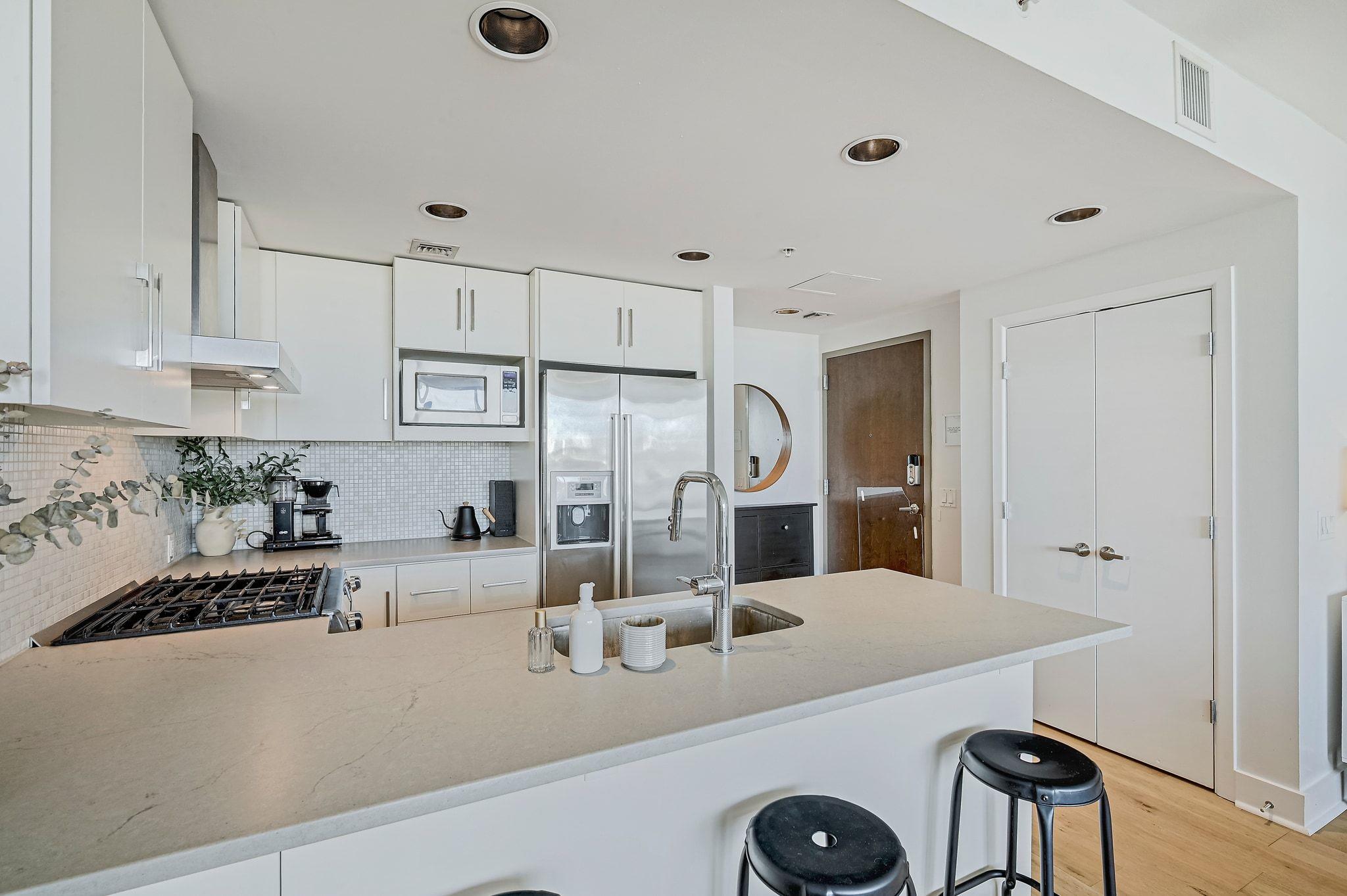 300 Bowie St # 2706, Austin, TX 78703