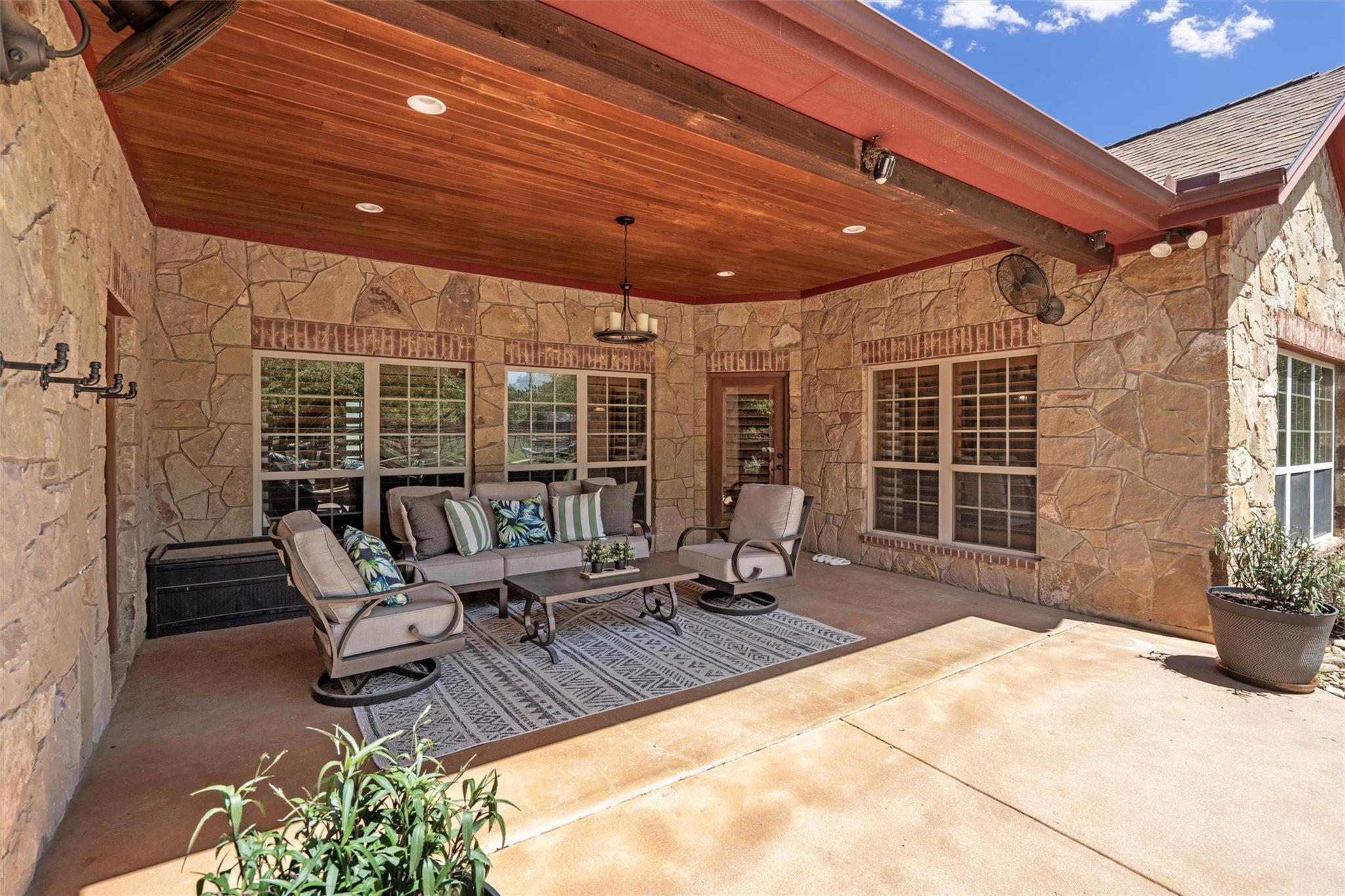 200 Little River Rd, Liberty Hill, TX 78642