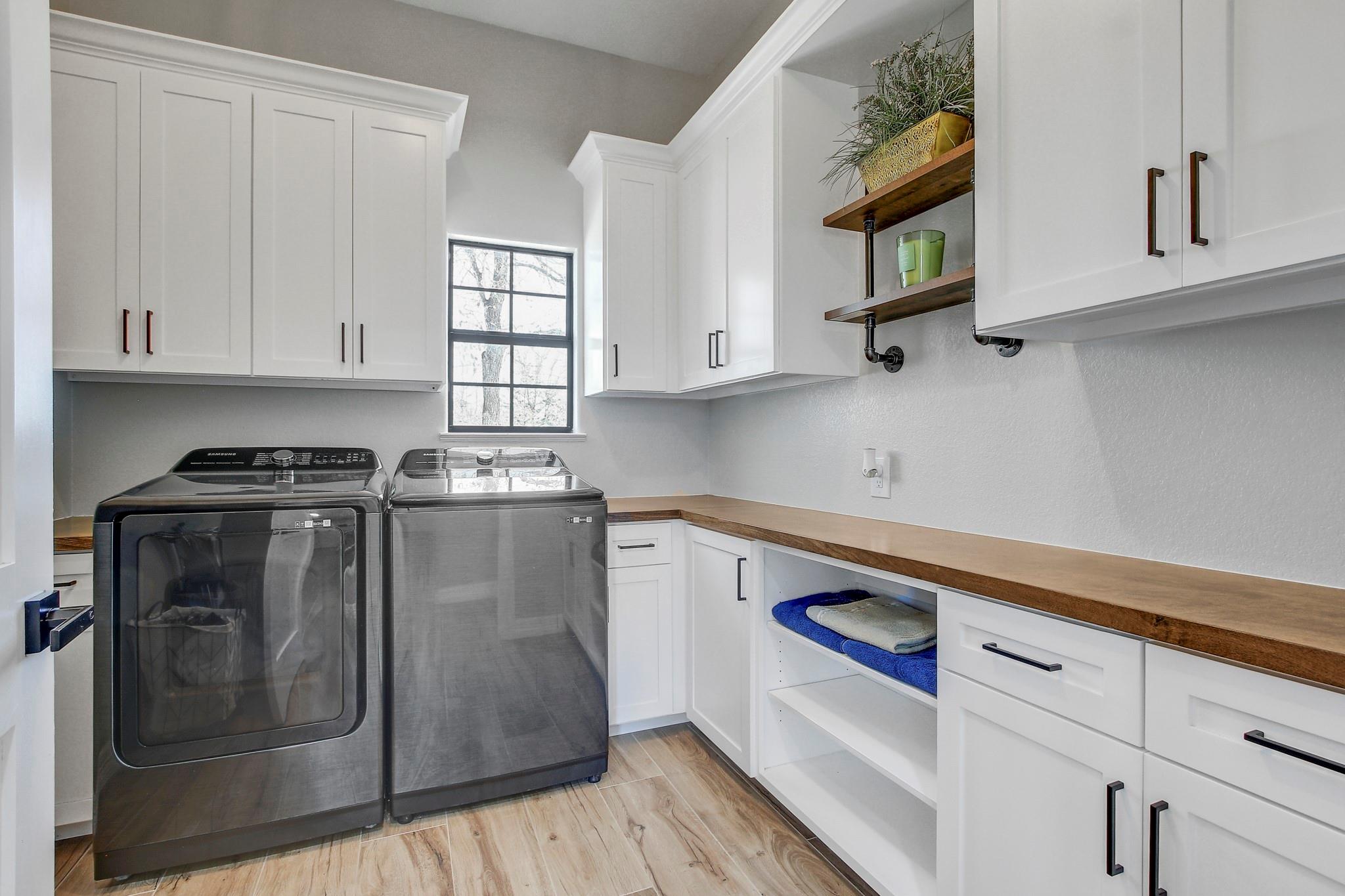 142 Anderson Dr, Red Rock, TX 78662