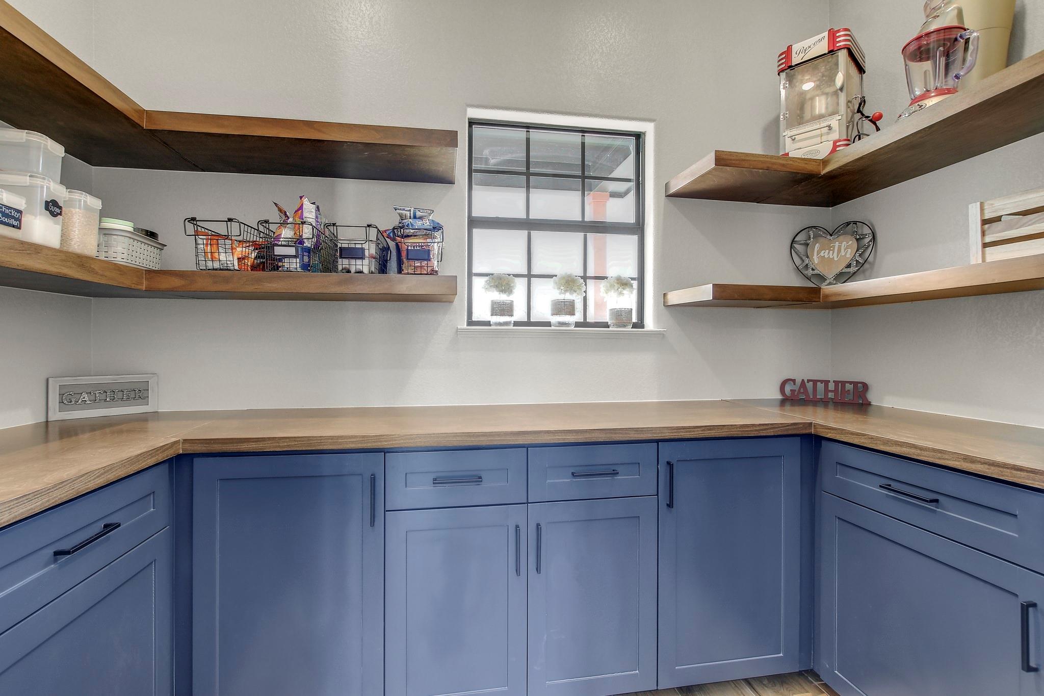 142 Anderson Dr, Red Rock, TX 78662