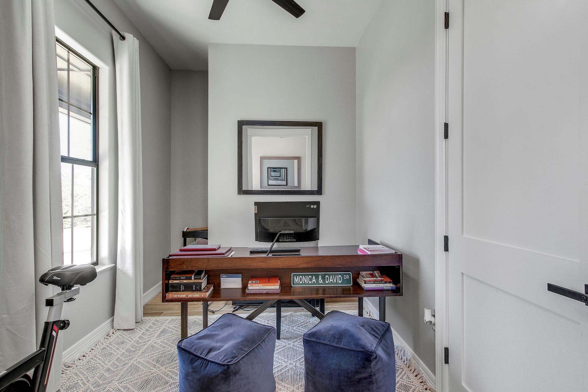 142 Anderson Dr, Red Rock, TX 78662