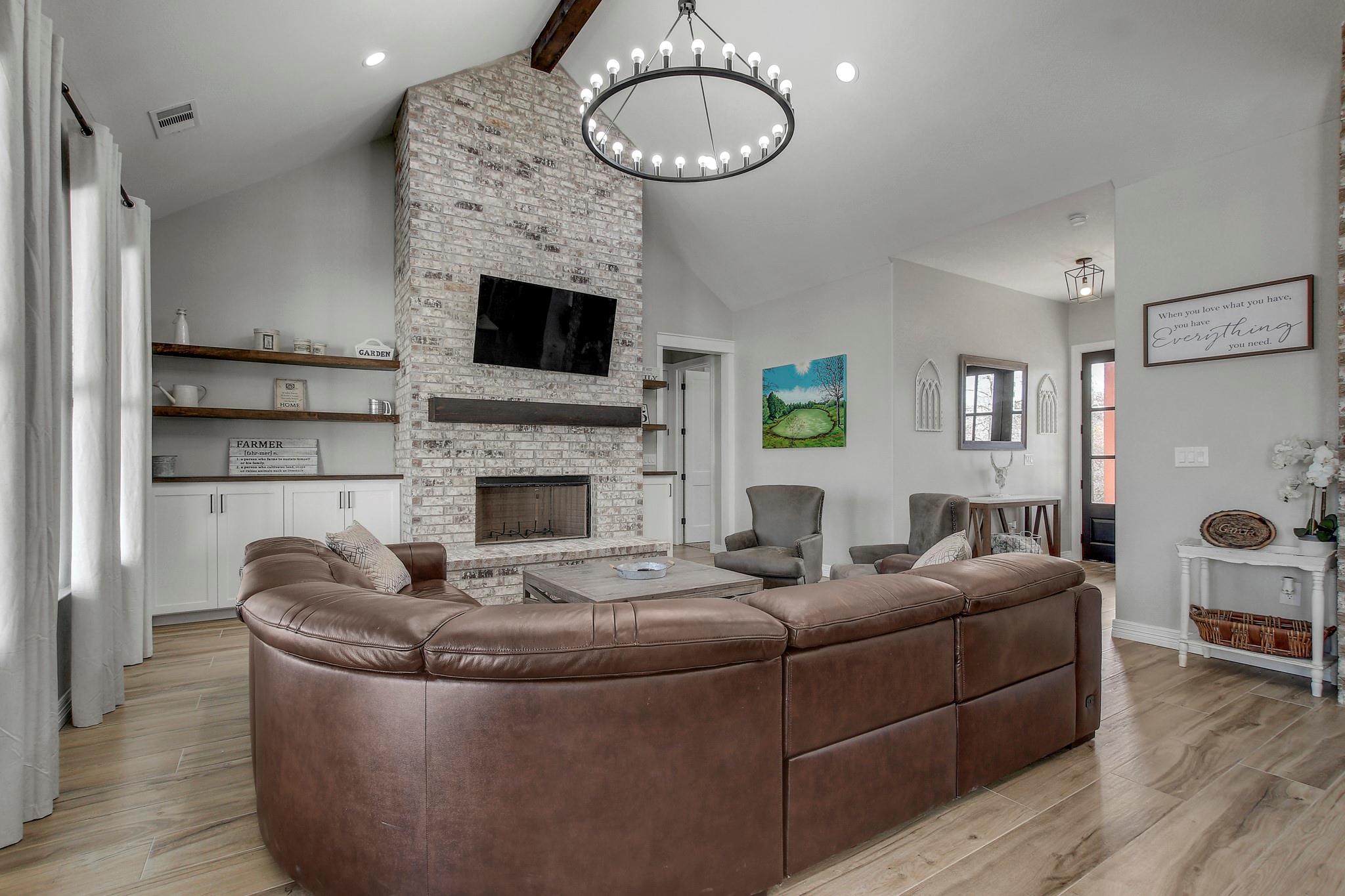 142 Anderson Dr, Red Rock, TX 78662